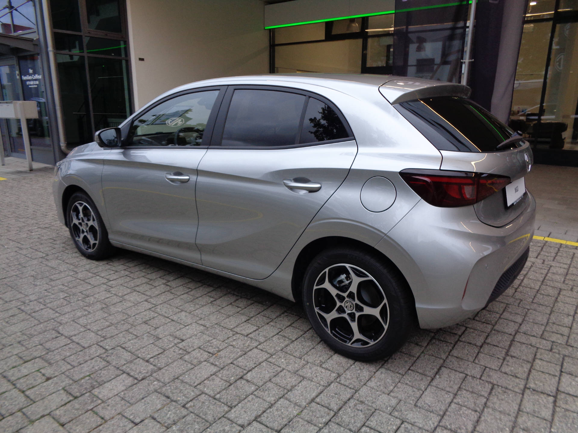 MG 3 1.5 Hybrid Luxury-image-1