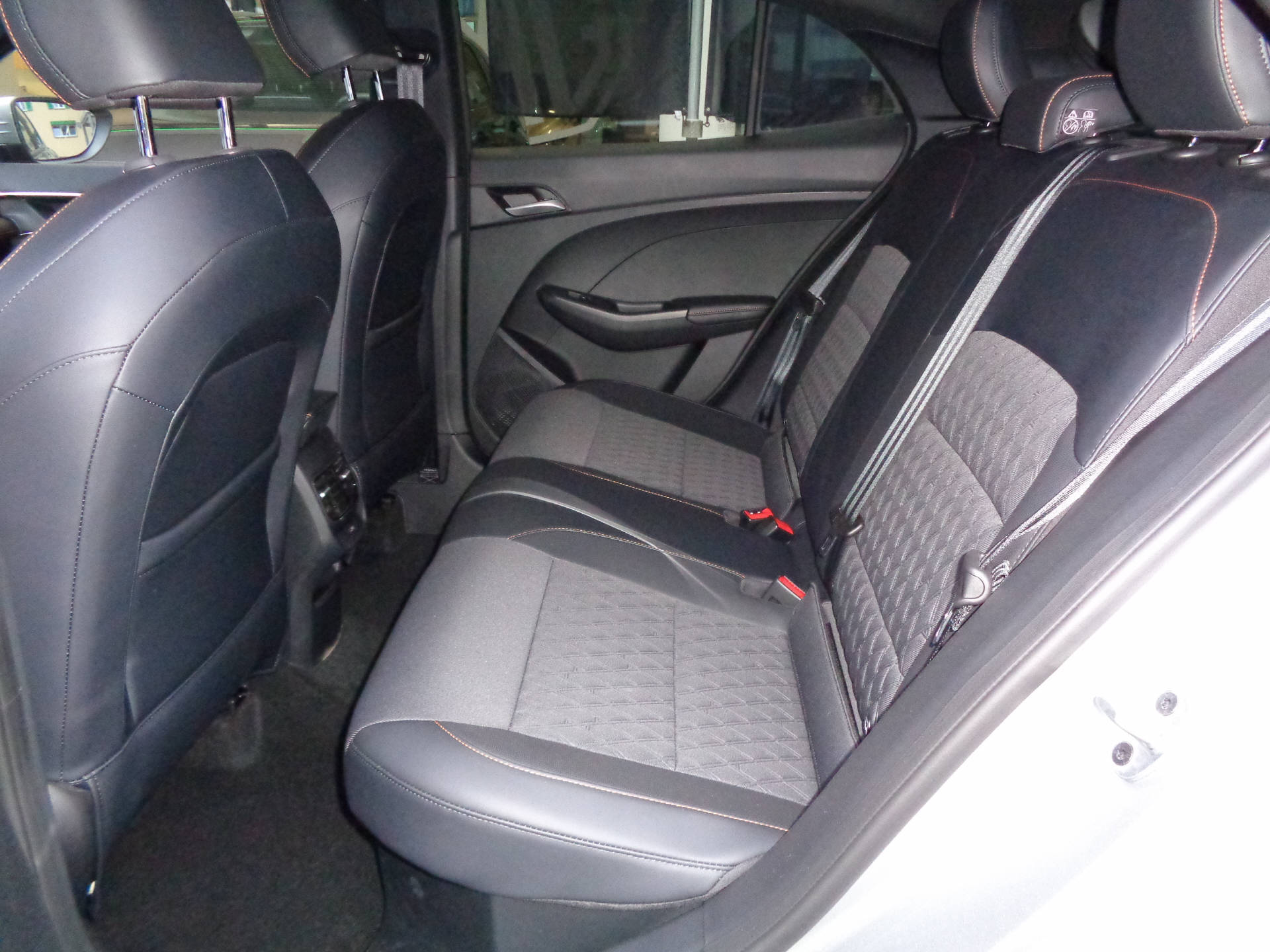 MG 3 1.5 Hybrid Luxury-image-9