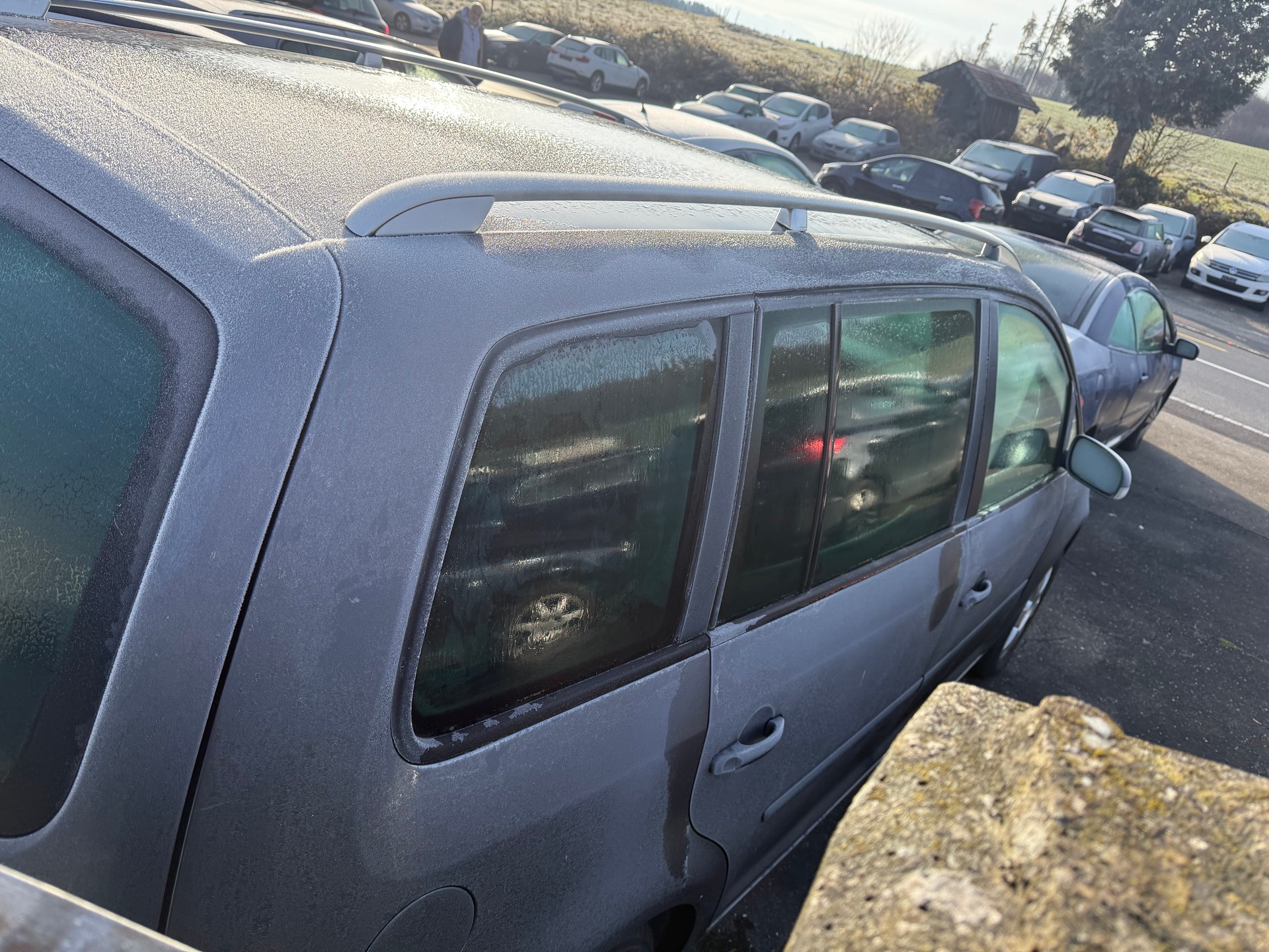 VW Touran 2.0 TDI Trendline-image-4