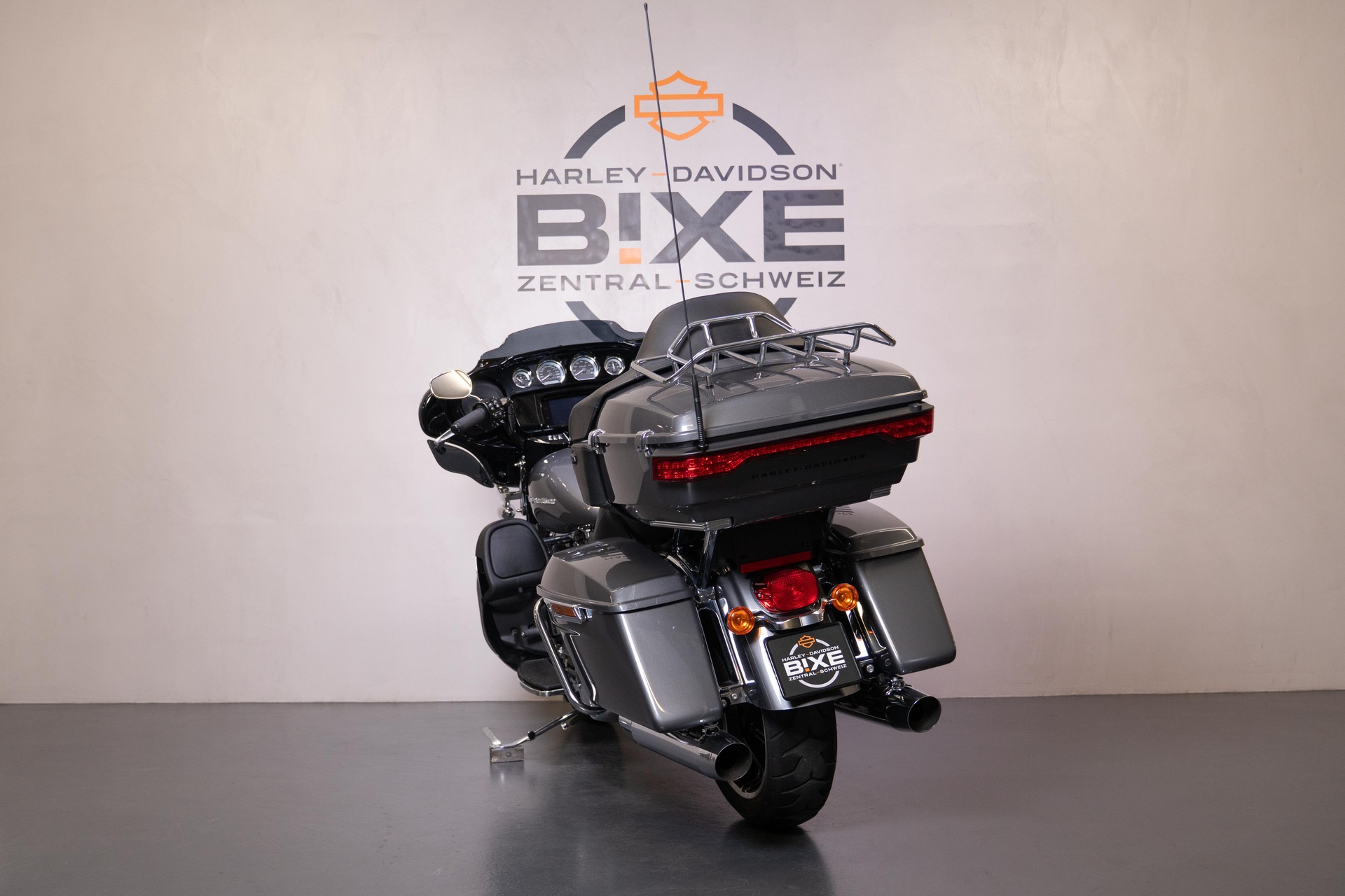HARLEY-DAVIDSON FLHTK Electra Glide Ultra Limited 114-showroom-element-3