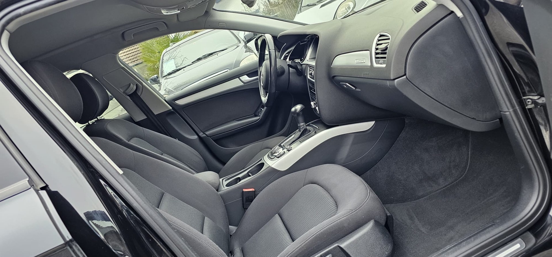 AUDI A4 Avant 2.0 TDI quattro-image-11