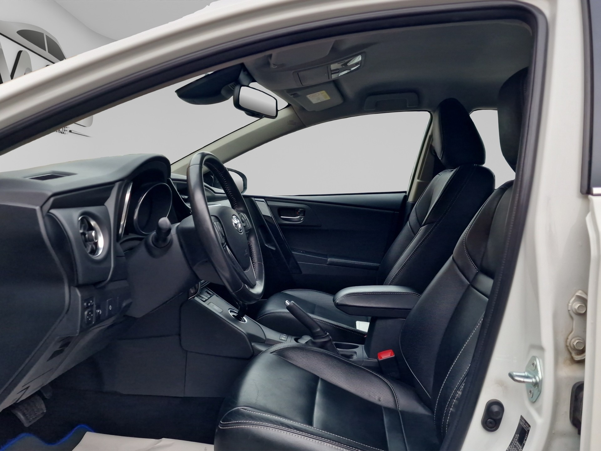 TOYOTA AURIS-image-8