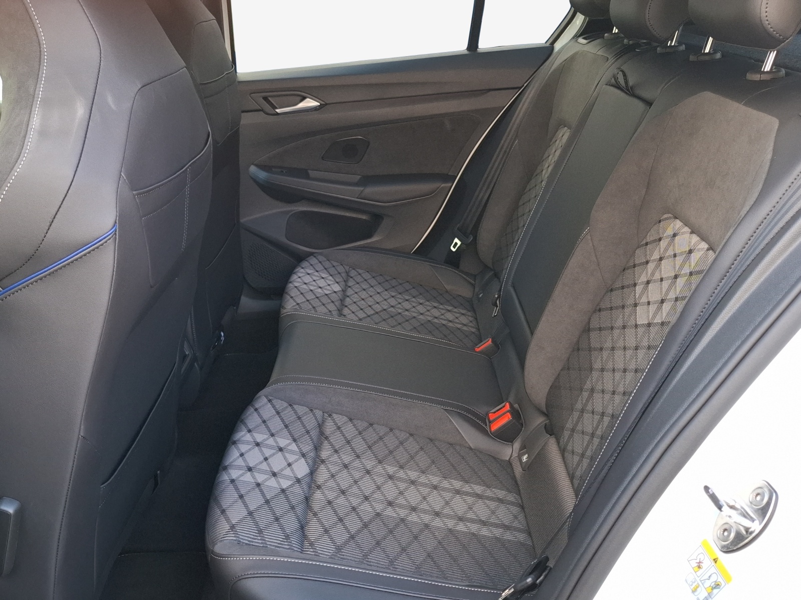 VW Golf 1.5 e TSI mHEV R-Line DSG-image-11