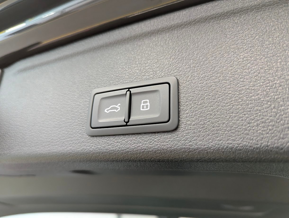 AUDI S4 Avant 3.0 V6 TDI quattro T-Tronic*ALL-BLACK 12MT GAR MATRIX-LED NAVI PANO CAM ASSISTS LEDER UVM*-image-30