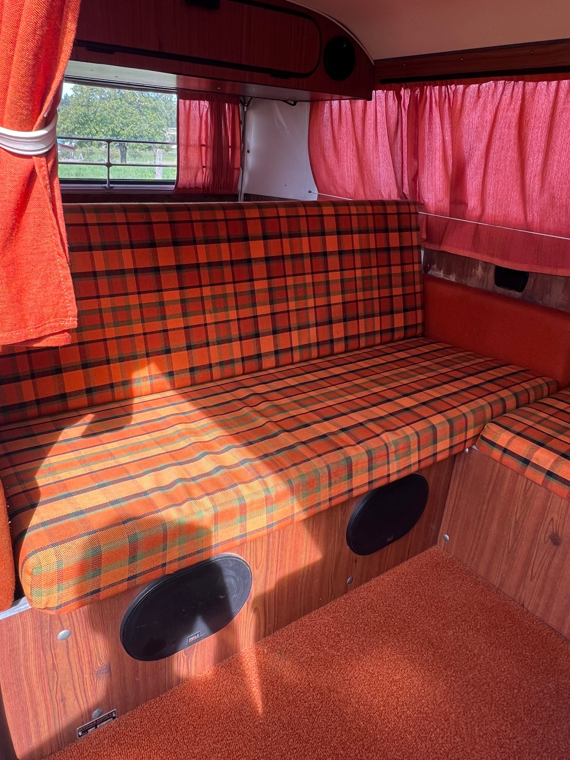 VW VW T2 B Westfalia 1975 Helsinki-image-3