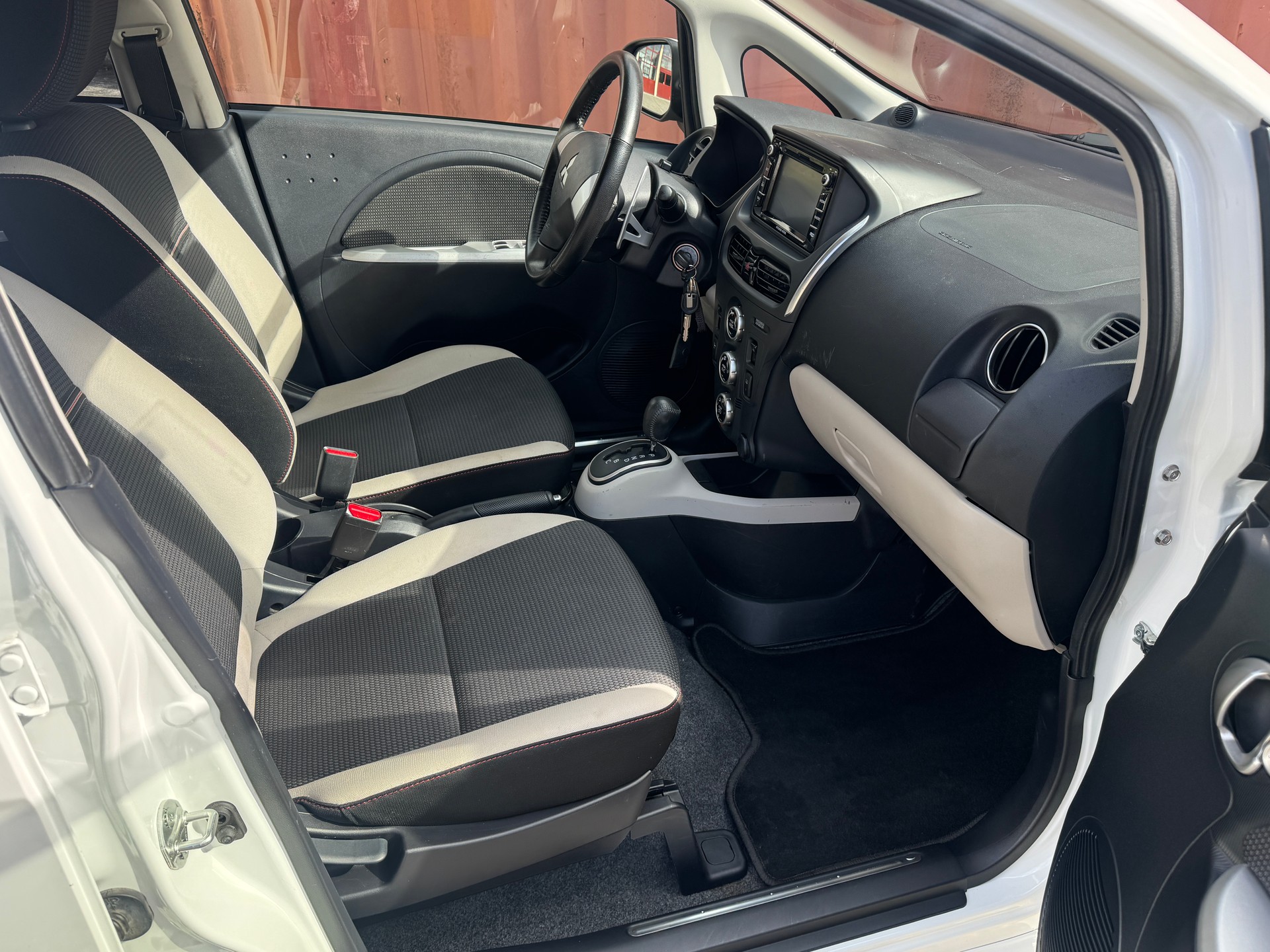 MITSUBISHI i-MiEV City Car Elektro Style-image-9
