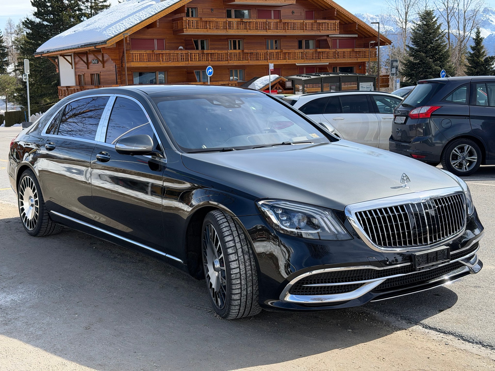 MERCEDES-BENZ Maybach S560 4Matic-image-4