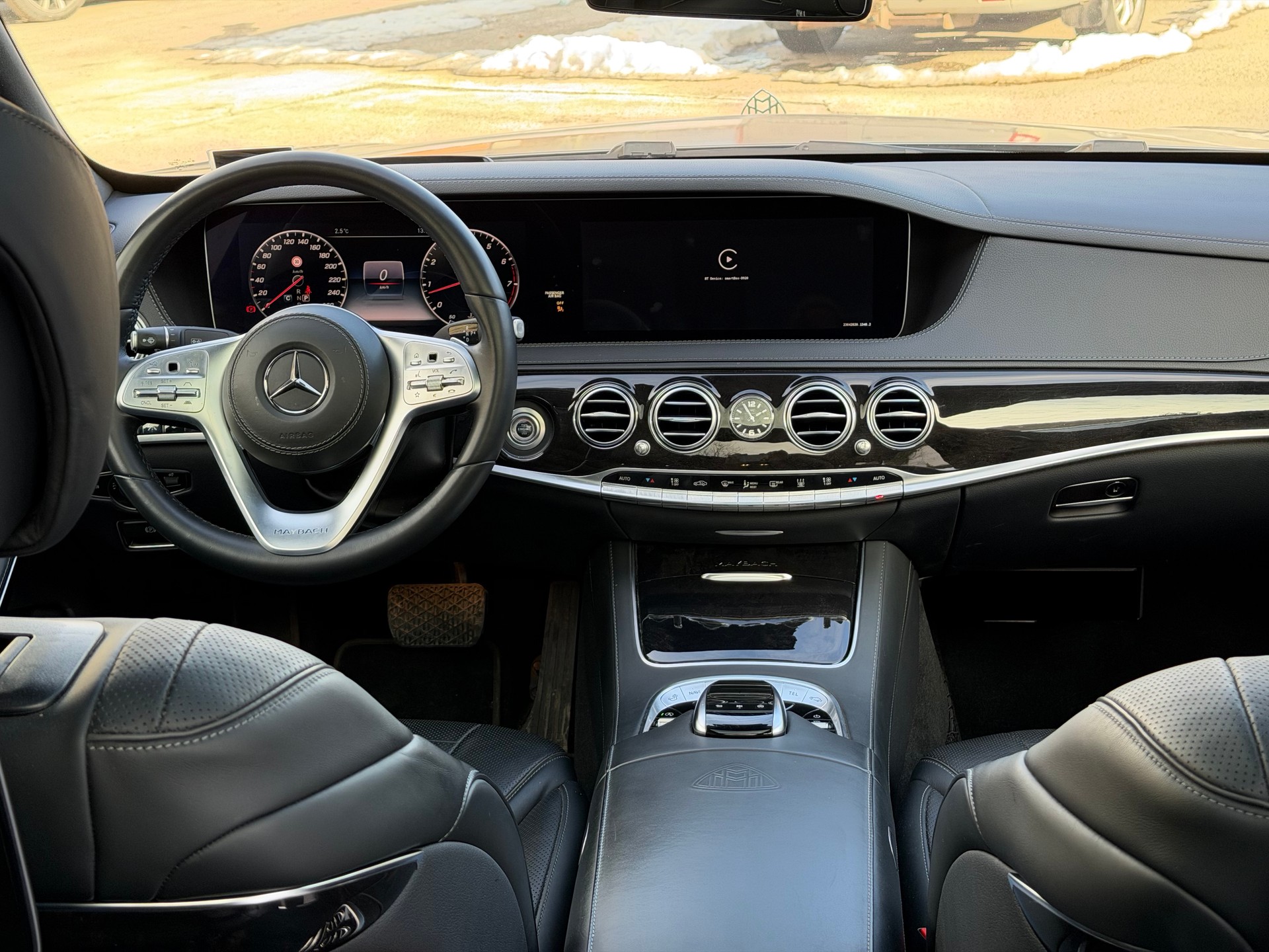 MERCEDES-BENZ Maybach S560 4Matic-image-11