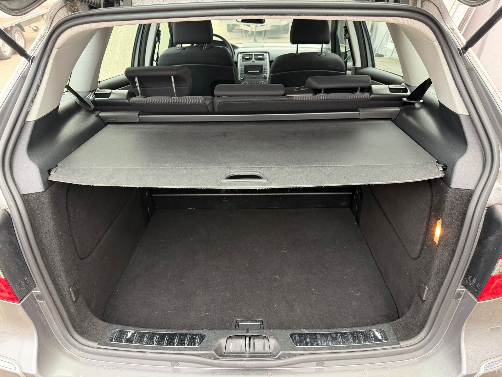 MERCEDES-BENZ B 180 CDI-image-12