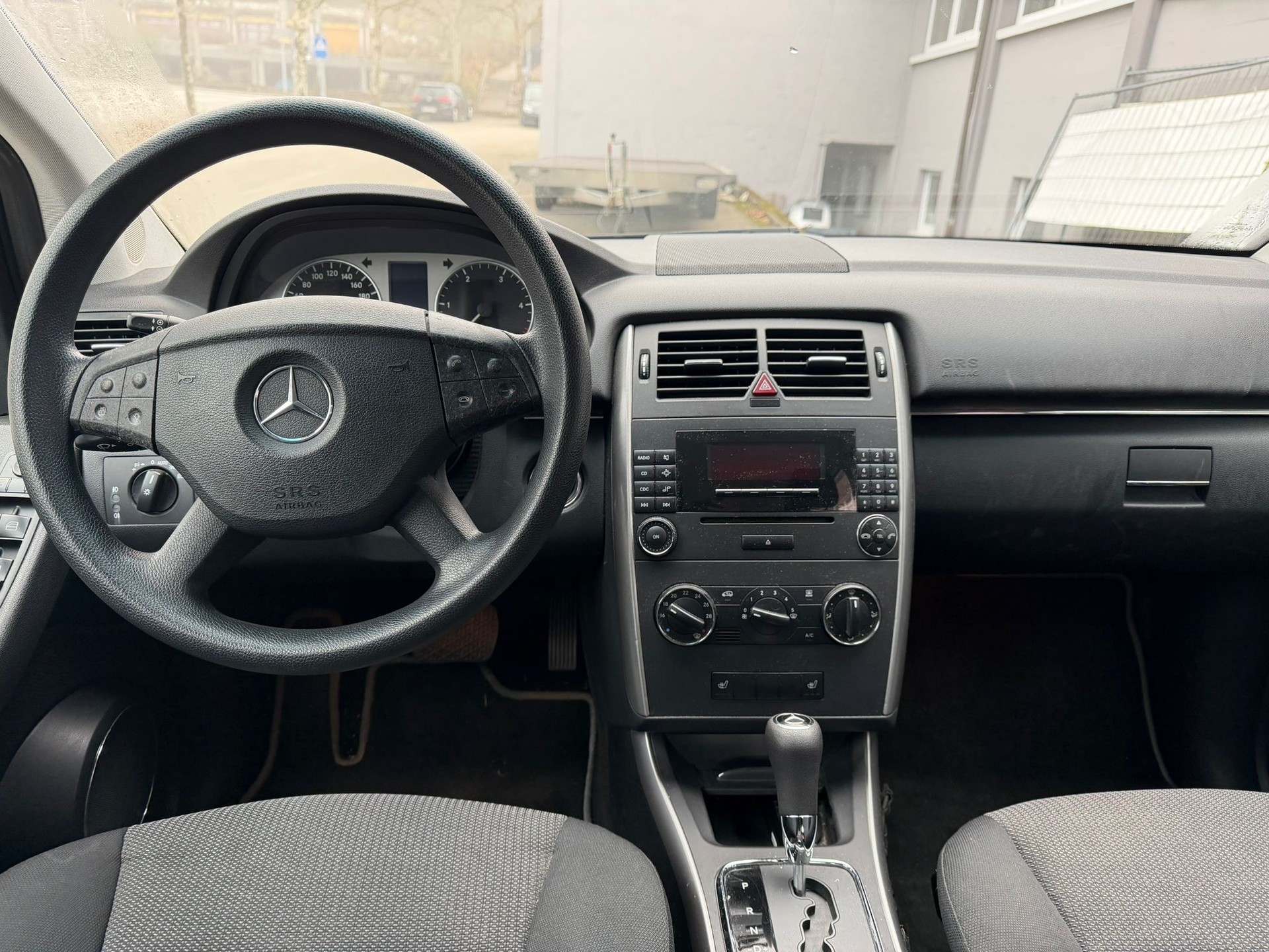 MERCEDES-BENZ B 180 CDI-image-8