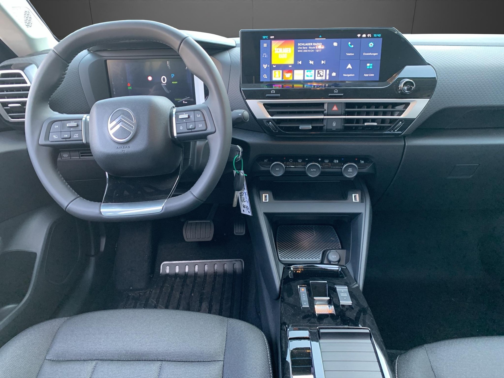 CITROEN e-C4 Plus-image-10