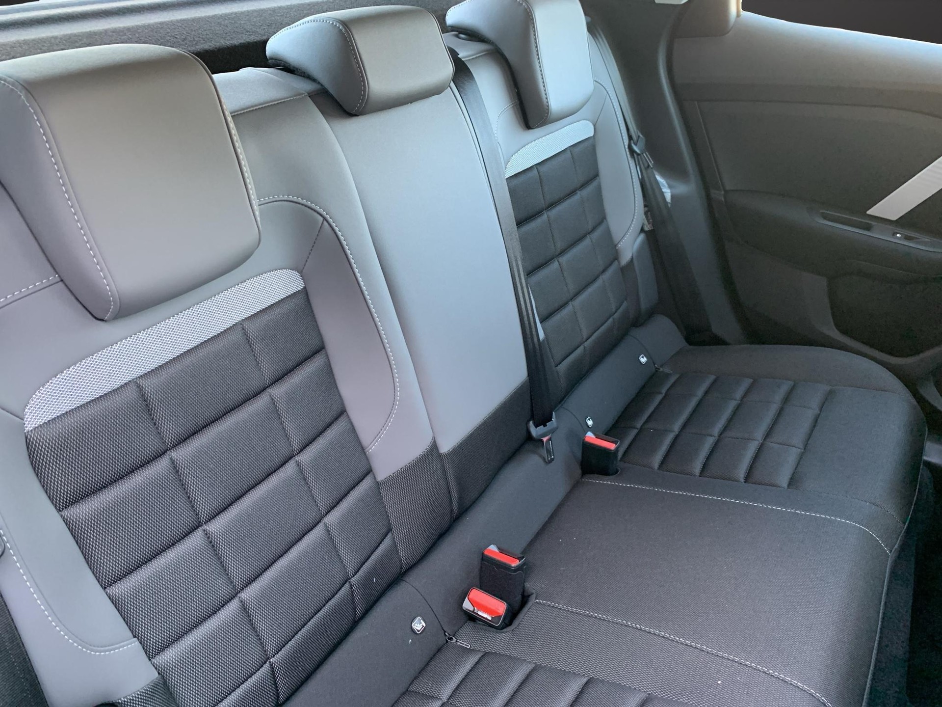 CITROEN e-C4 Plus-image-12