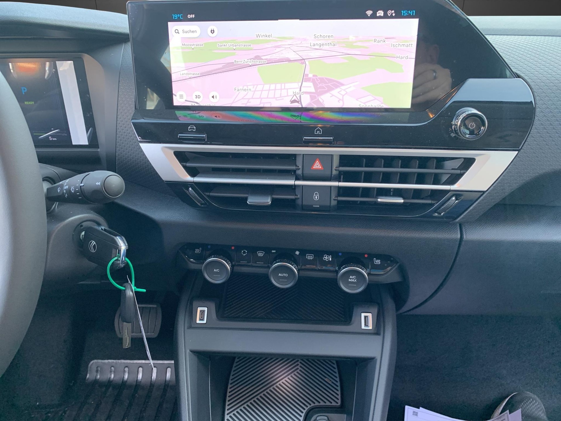 CITROEN e-C4 Plus-image-14