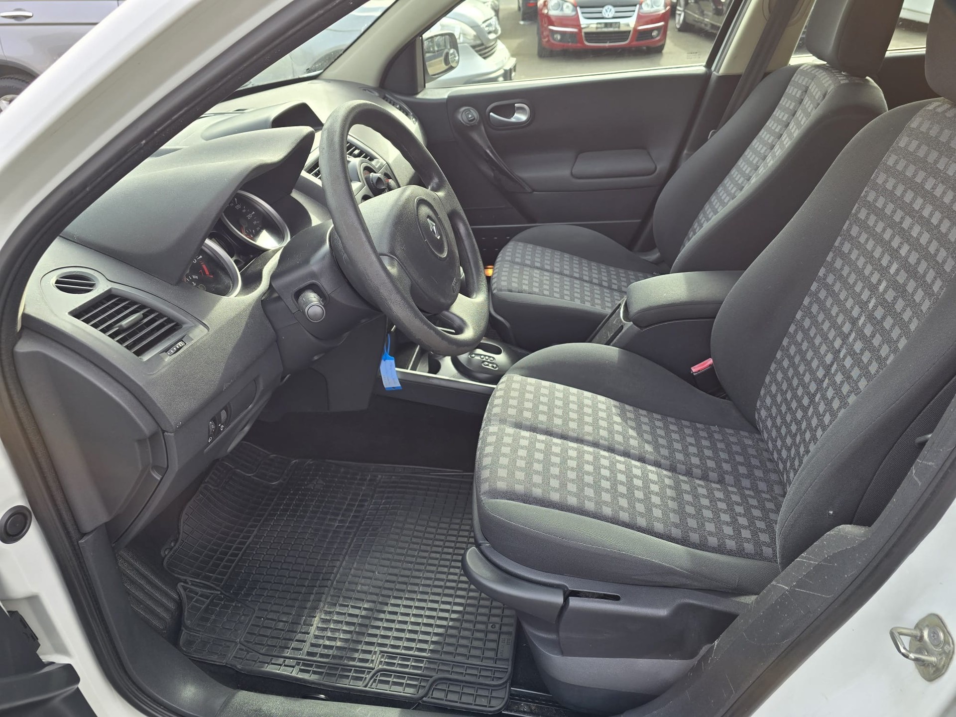 RENAULT Mégane Break 1.6 16V Business Automatic-image-11