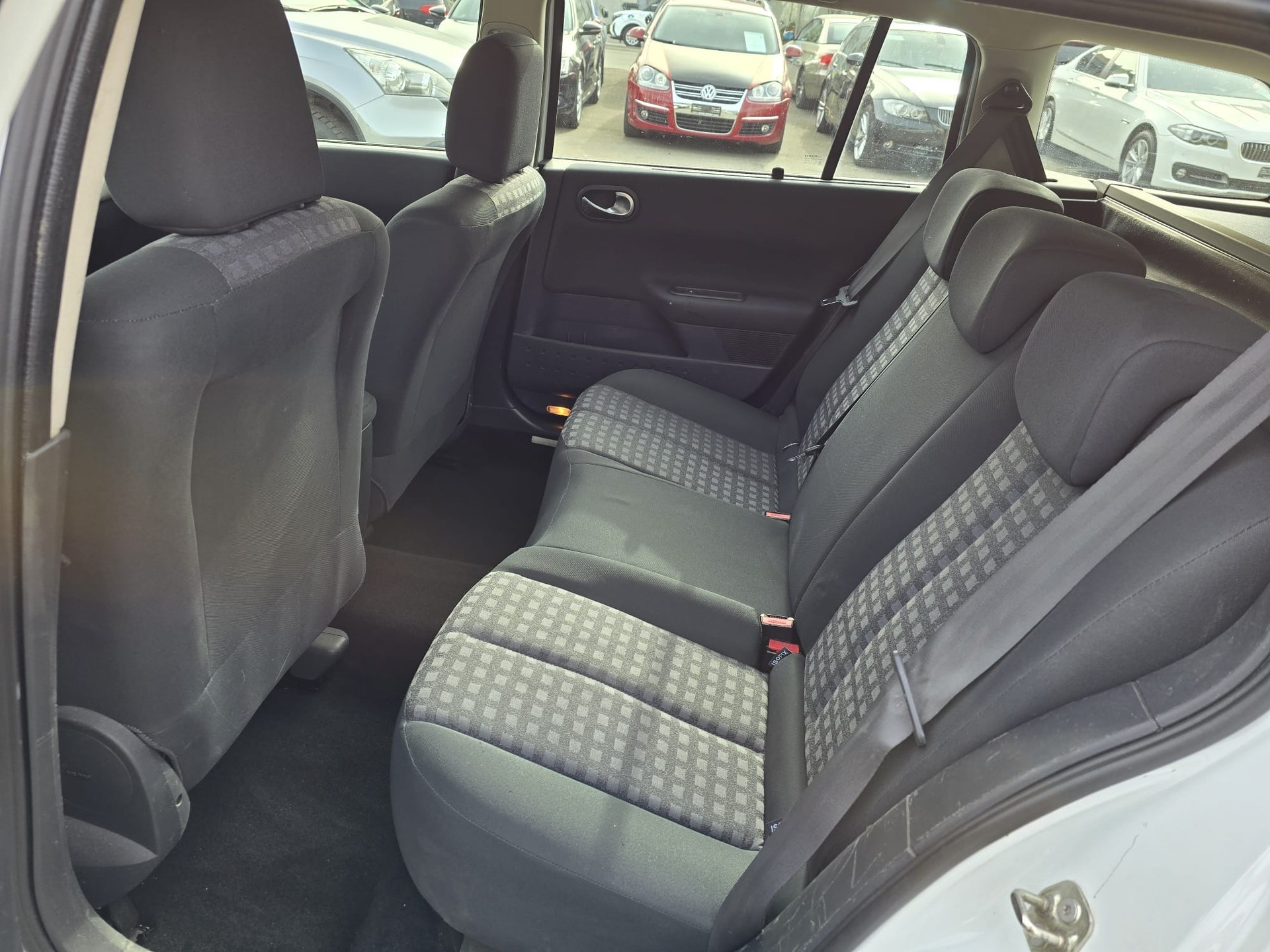 RENAULT Mégane Break 1.6 16V Business Automatic-image-13