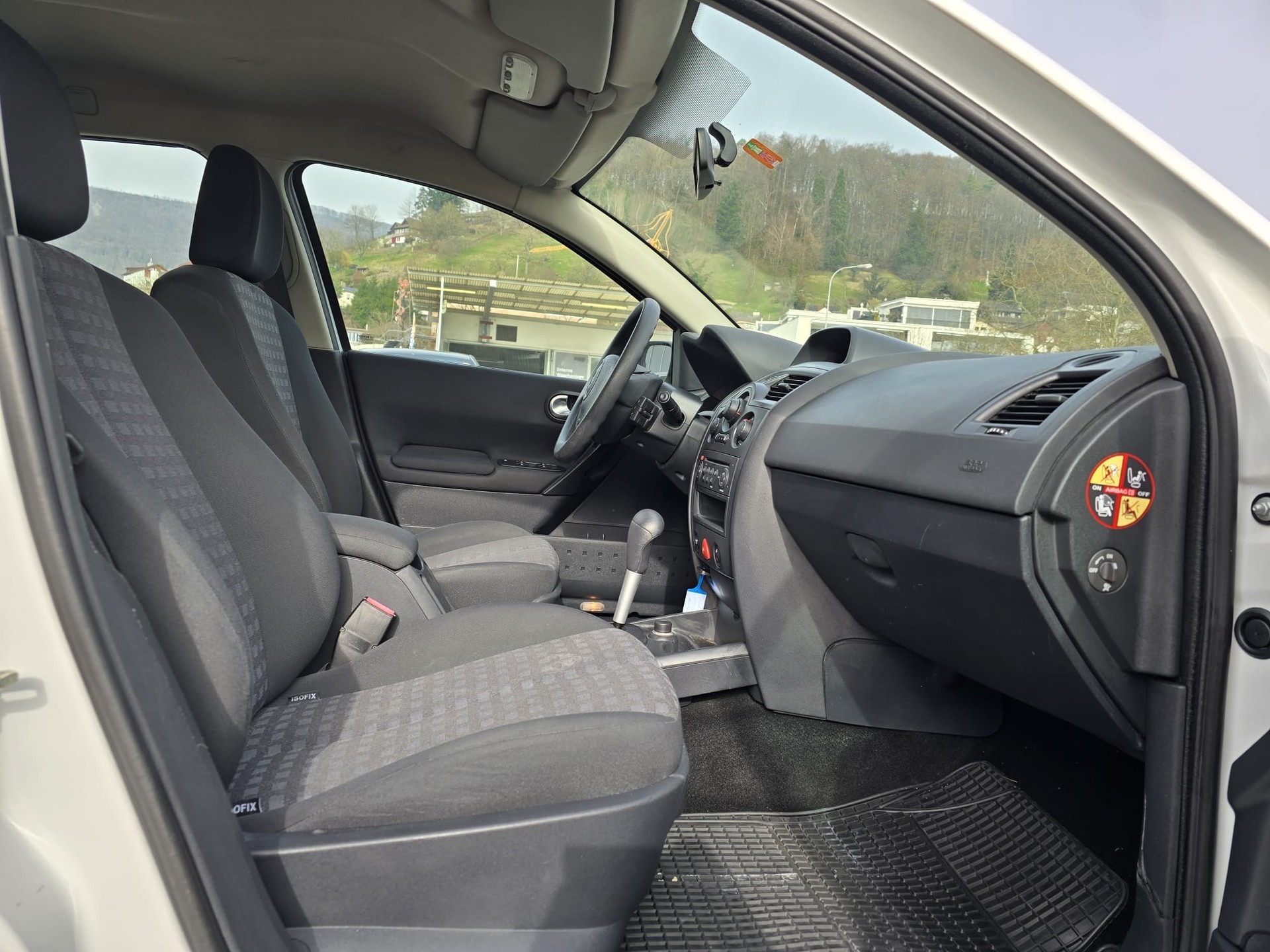 RENAULT Mégane Break 1.6 16V Business Automatic-image-12