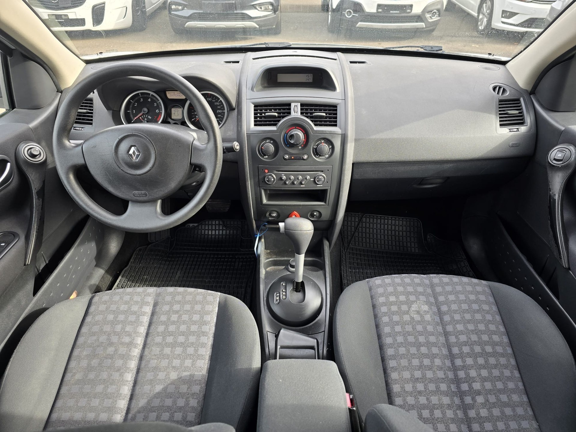 RENAULT Mégane Break 1.6 16V Business Automatic-image-10