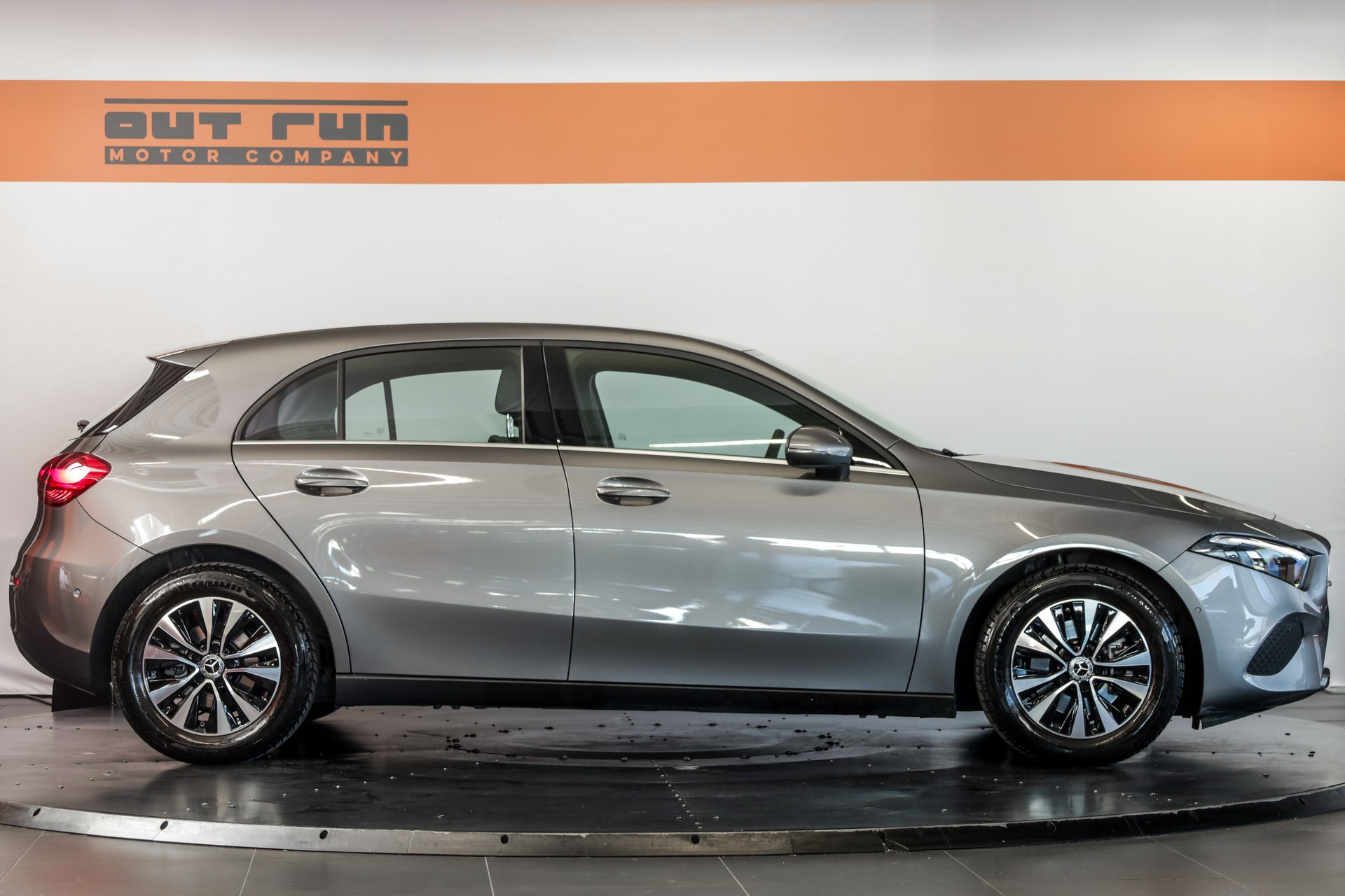 MERCEDES-BENZ A 180 7G-DCT-image-4