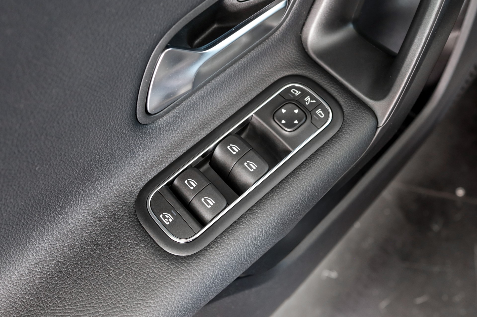 MERCEDES-BENZ A 180 7G-DCT-image-22