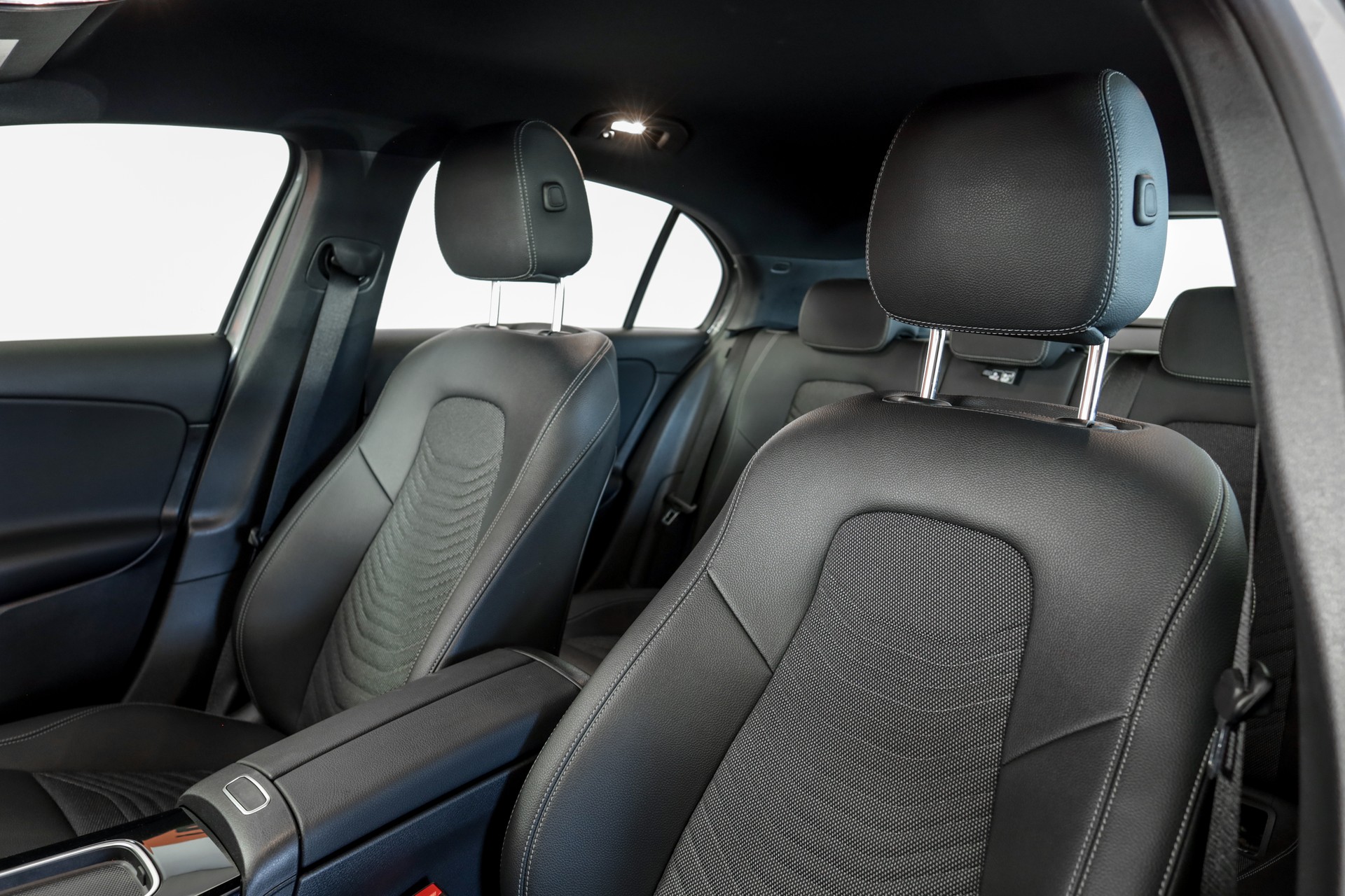 MERCEDES-BENZ A 180 7G-DCT-image-10