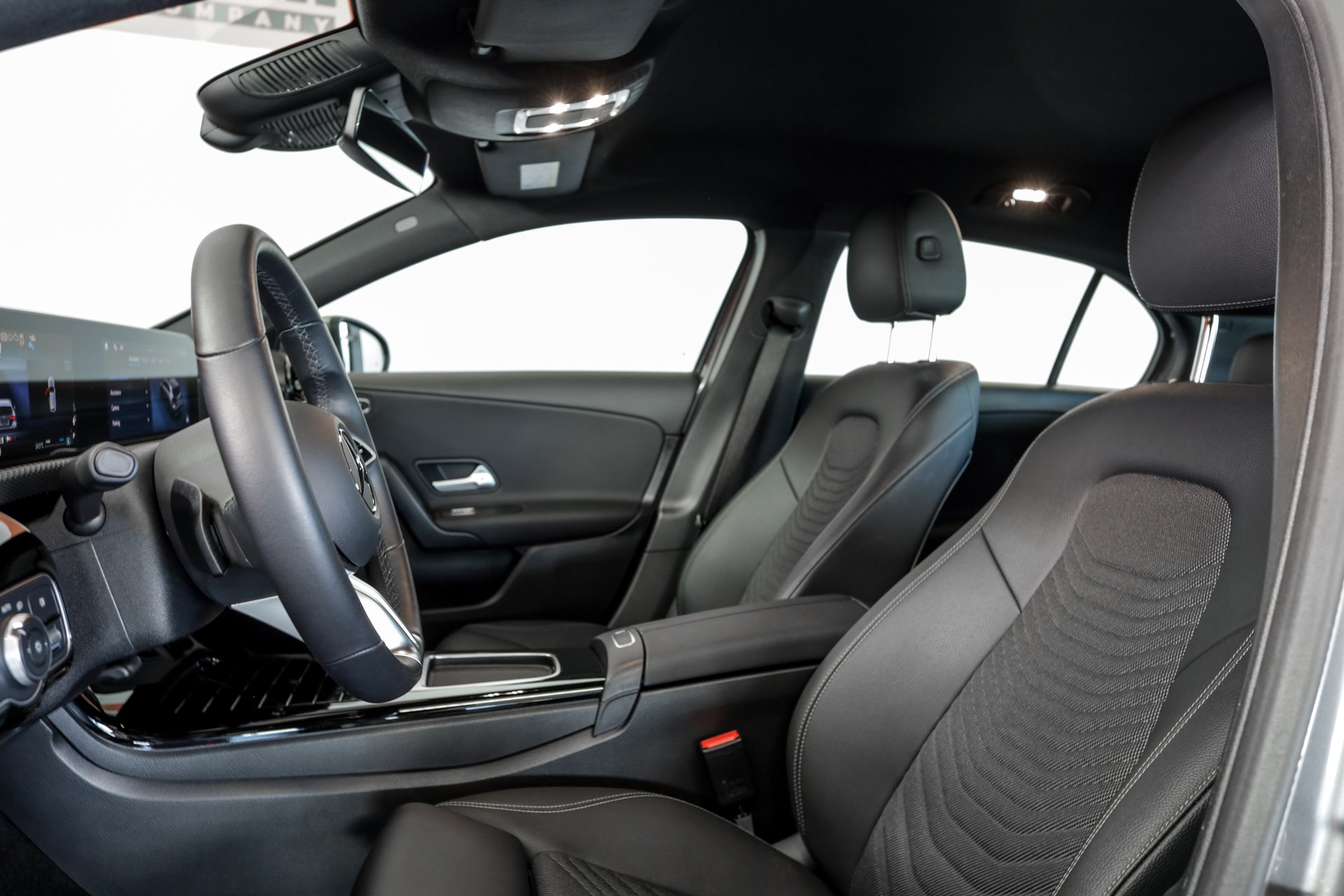 MERCEDES-BENZ A 180 7G-DCT-image-8