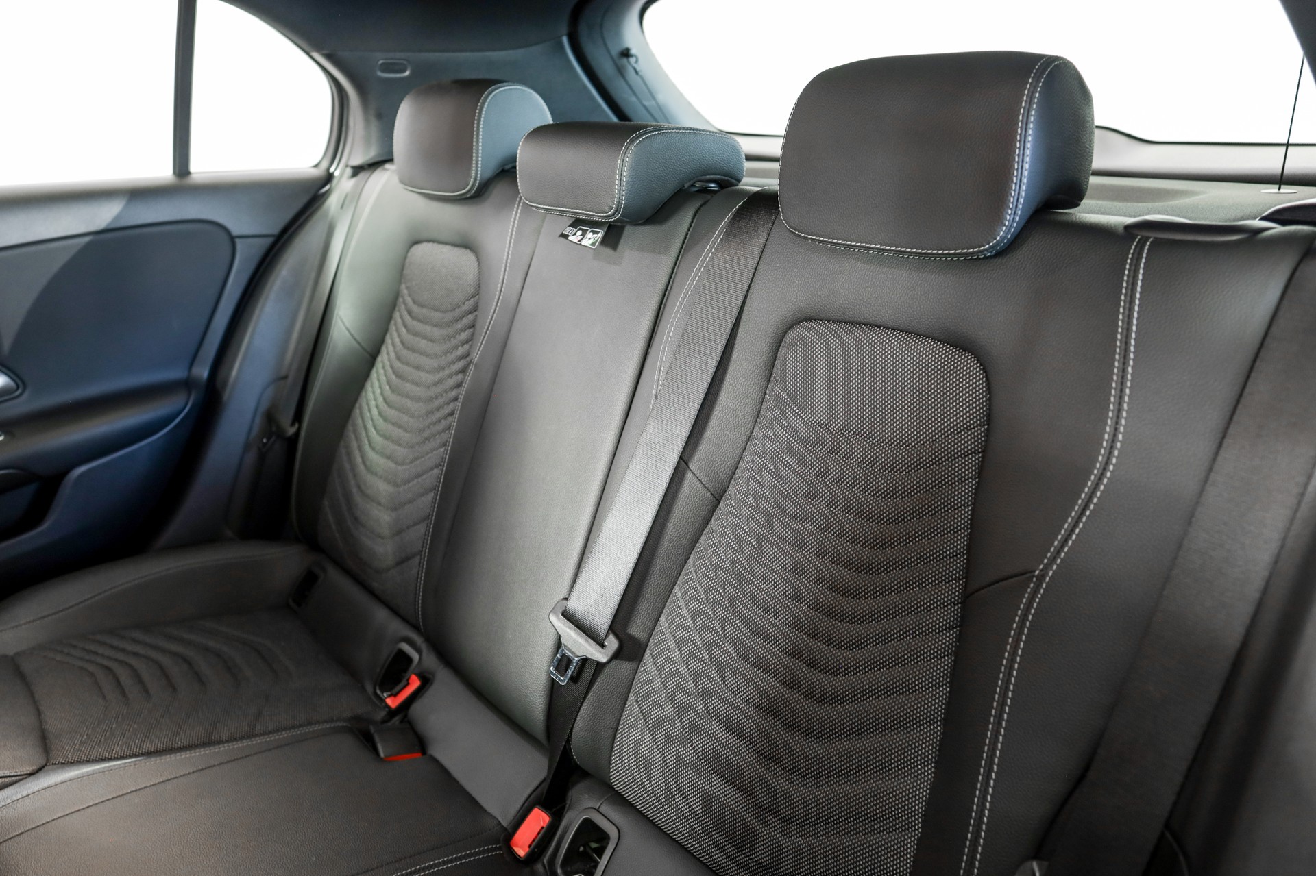 MERCEDES-BENZ A 180 7G-DCT-image-11