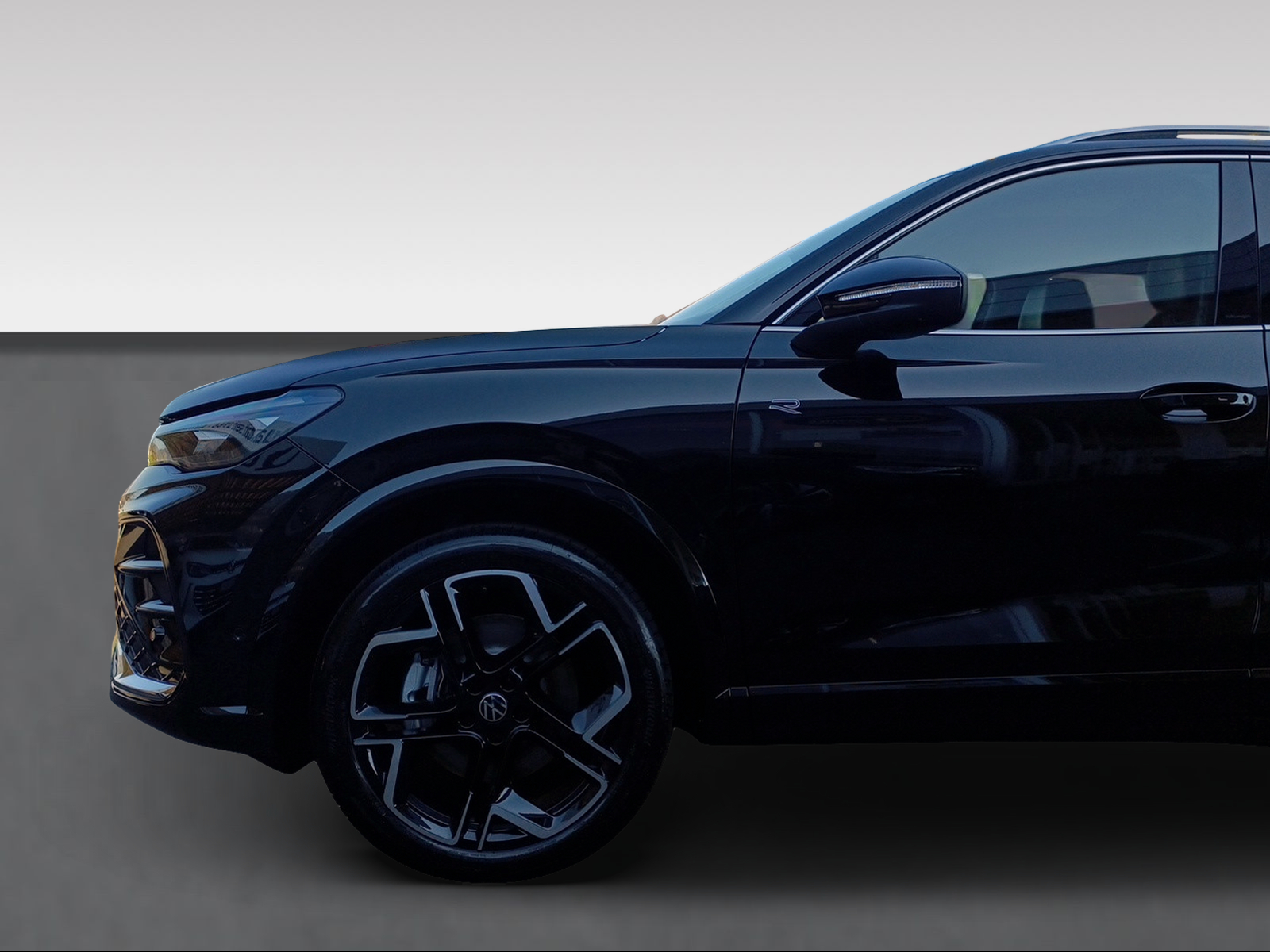 VW Tiguan 2.0 TSI DSG R-Line 4Motion-image-2