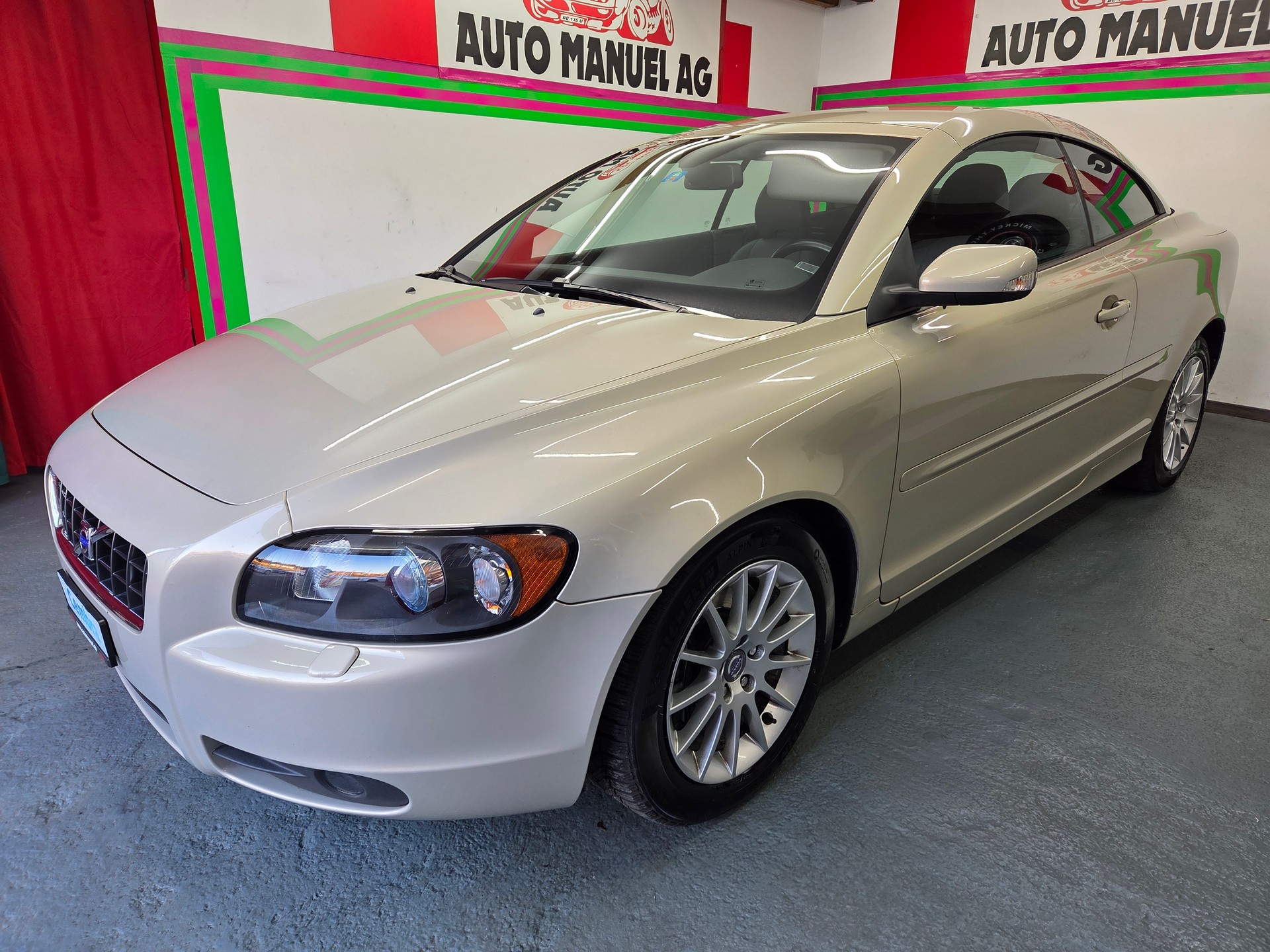 VOLVO C70 T5 Summum-image-1