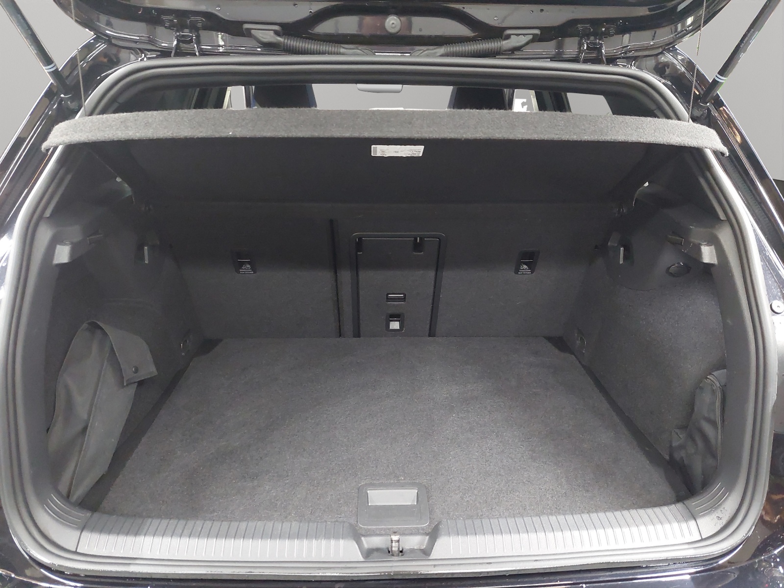 VW Golf 2.0 TSI R DSG 4Motion-image-10