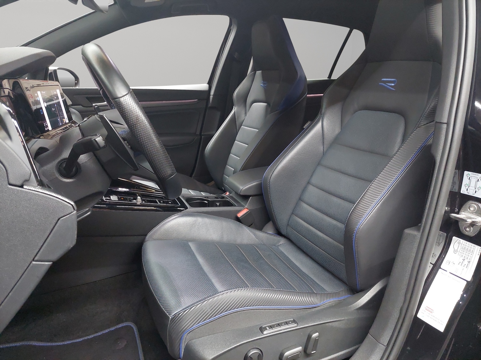 VW Golf 2.0 TSI R DSG 4Motion-image-5