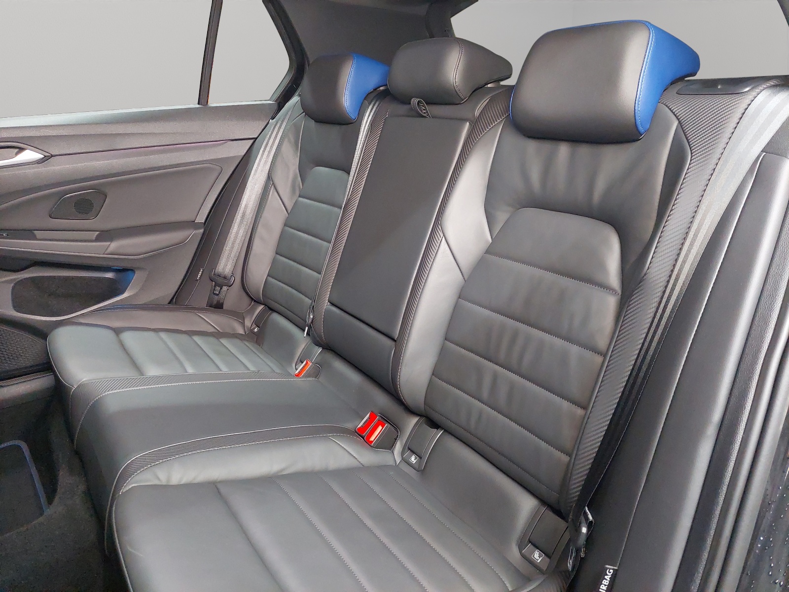 VW Golf 2.0 TSI R DSG 4Motion-image-7