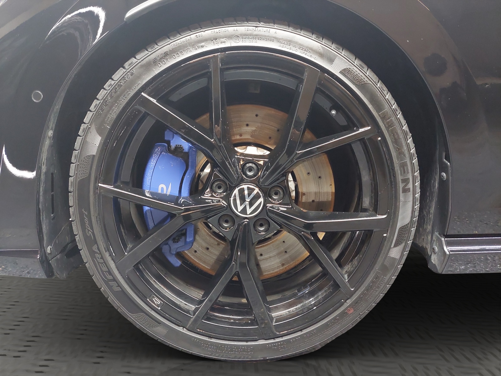 VW Golf 2.0 TSI R DSG 4Motion-image-12