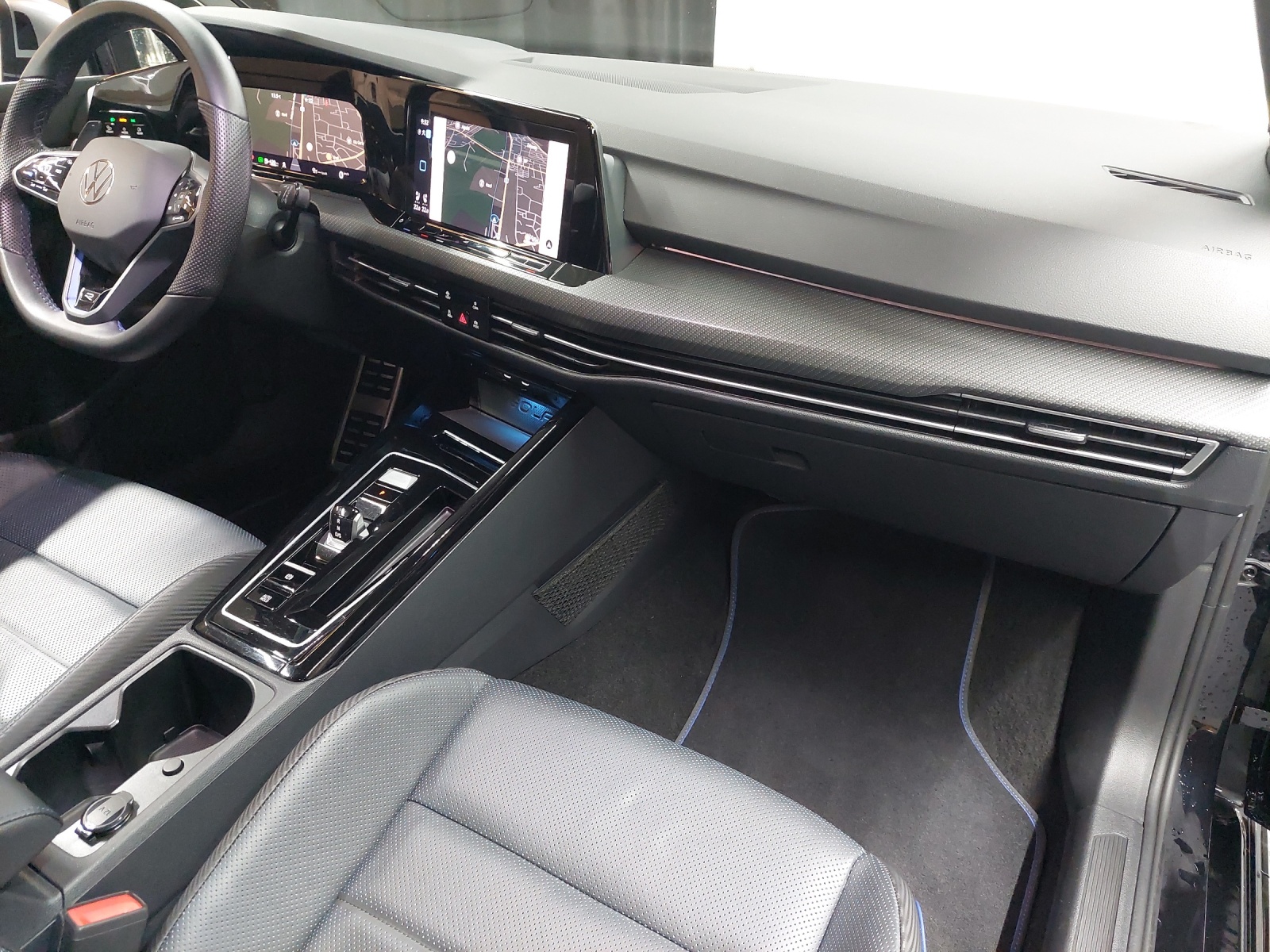 VW Golf 2.0 TSI R DSG 4Motion-image-9