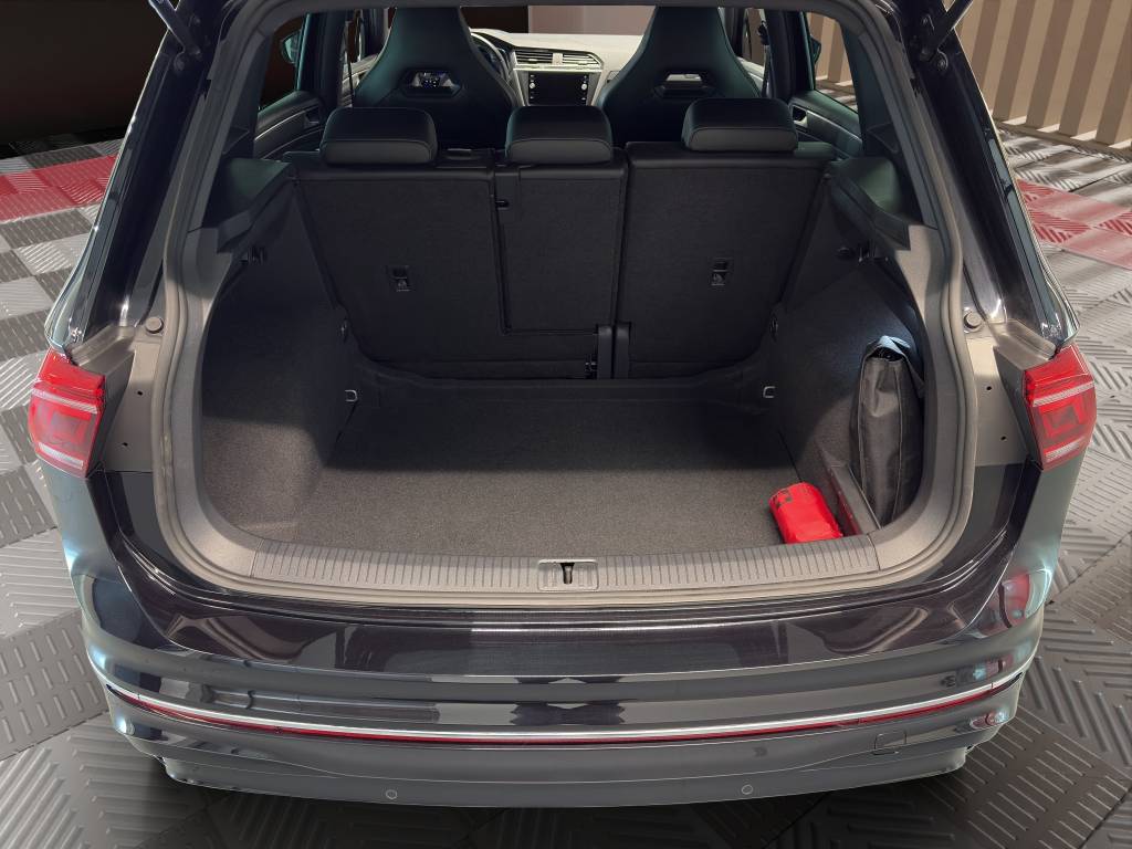 VW Tiguan 2.0TSI R 4Motion DSG-image-9
