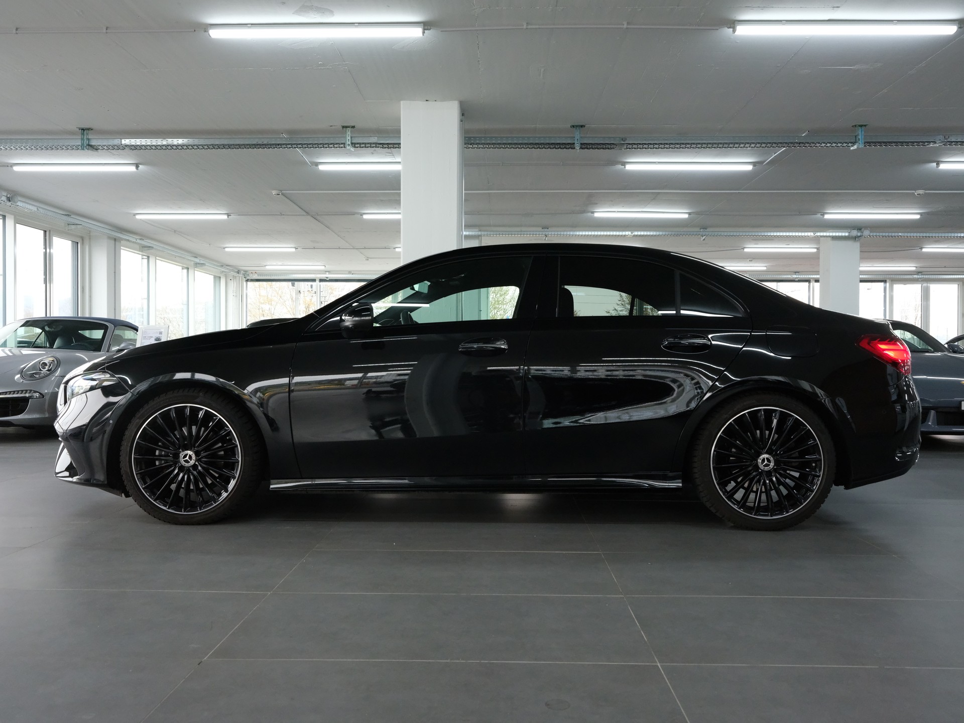 MERCEDES-BENZ A 200 7G-DCT AMG-LINE-image-5