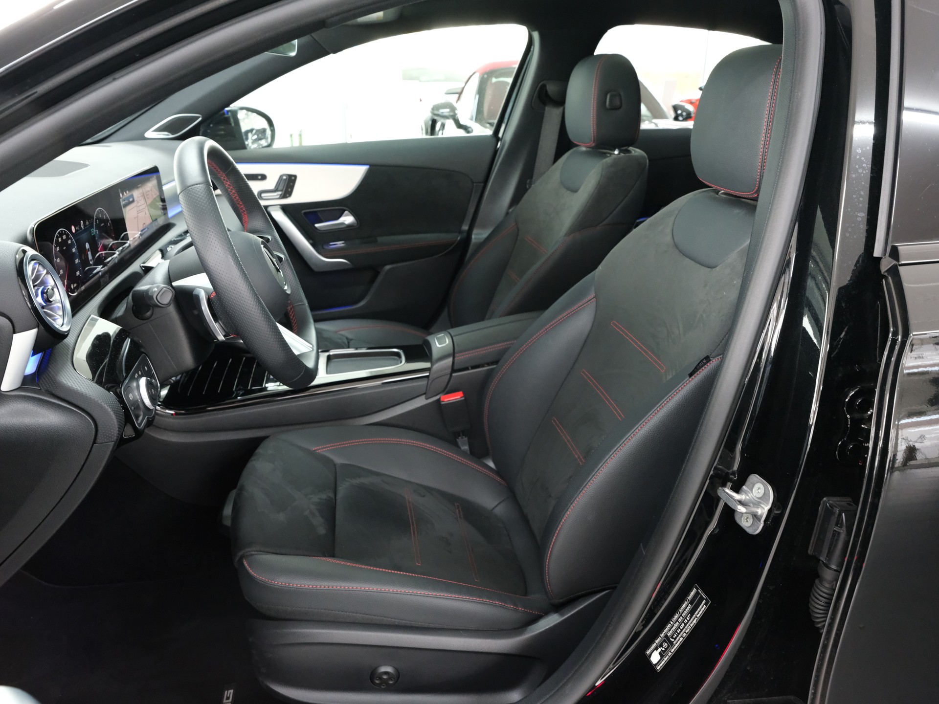 MERCEDES-BENZ A 200 7G-DCT AMG-LINE-image-10