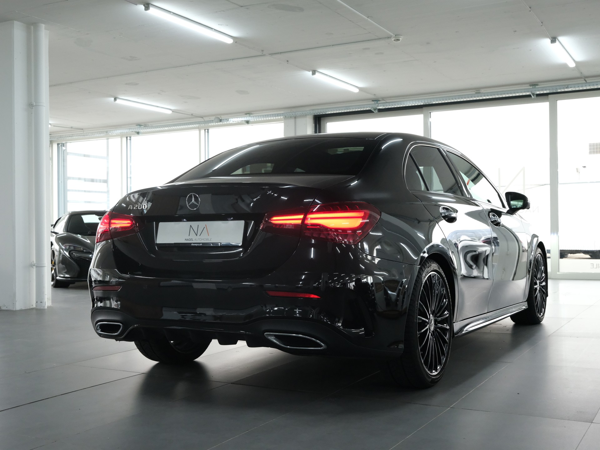 MERCEDES-BENZ A 200 7G-DCT AMG-LINE-showroom-element-2