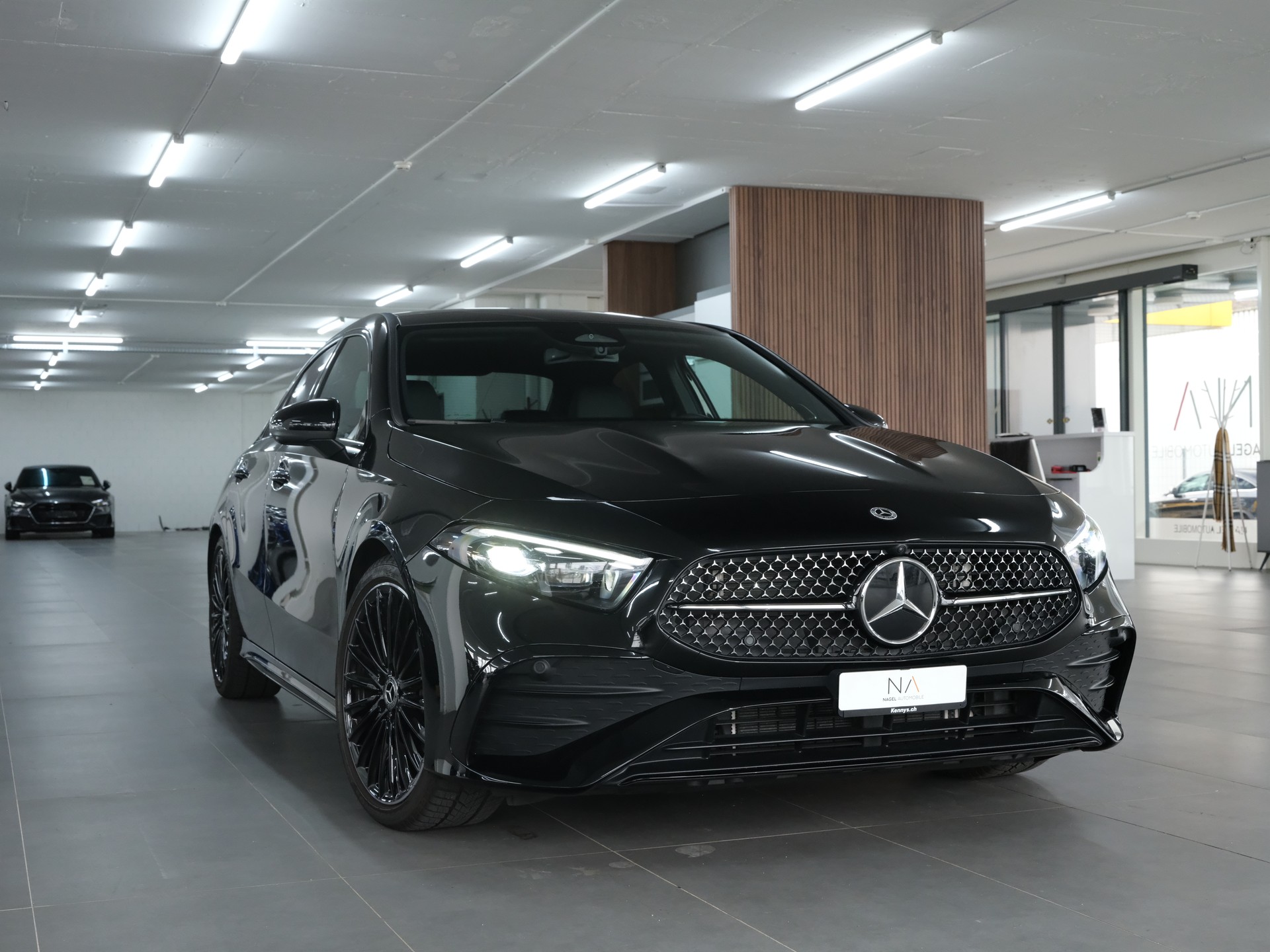 MERCEDES-BENZ A 200 7G-DCT AMG-LINE
