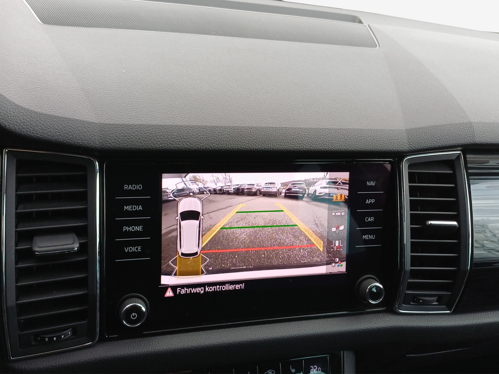 SKODA Kodiaq 2.0 TDI SCR Drive 4x4 DSG-image-15