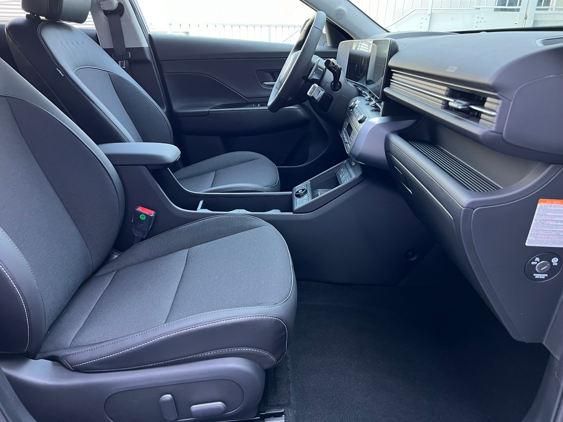 HYUNDAI Kona EV 65.4 kWh Amplia-image-7
