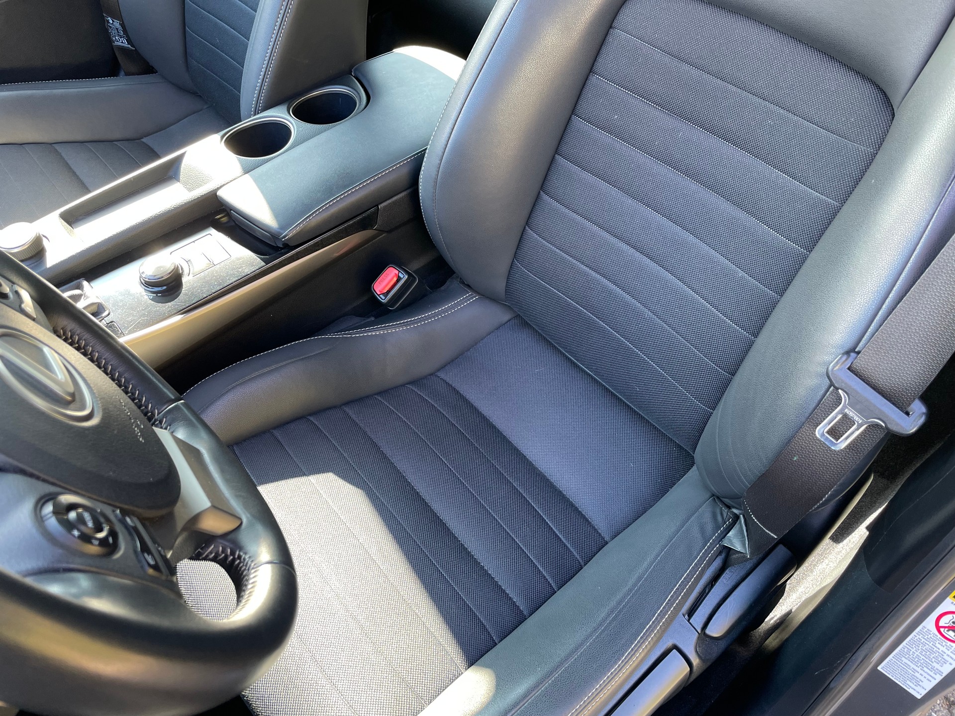 LEXUS IS 300h Automatic-image-5