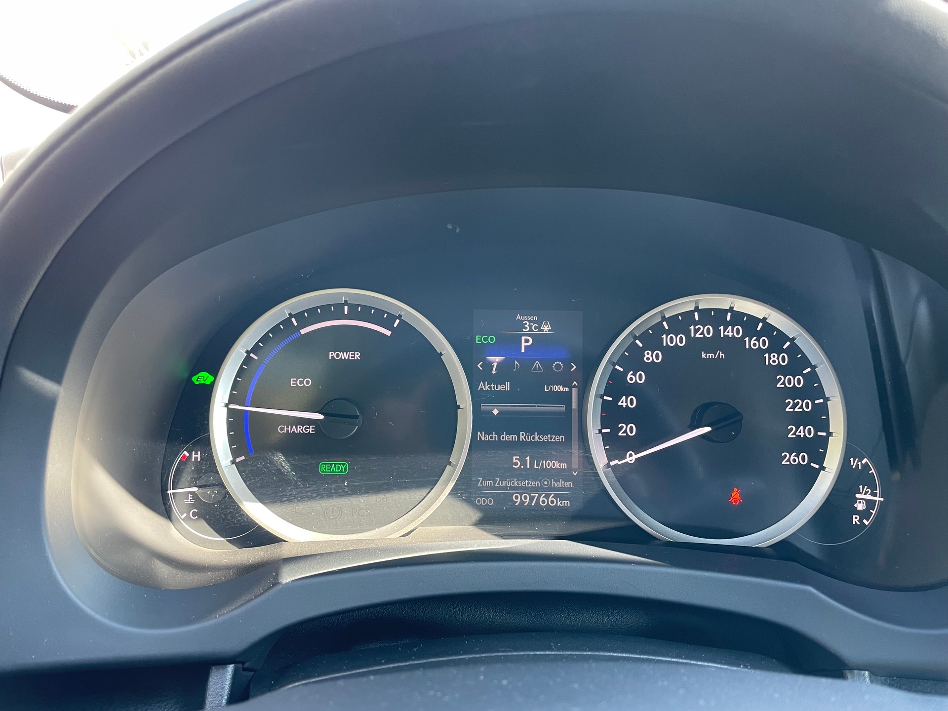 LEXUS IS 300h Automatic-image-8