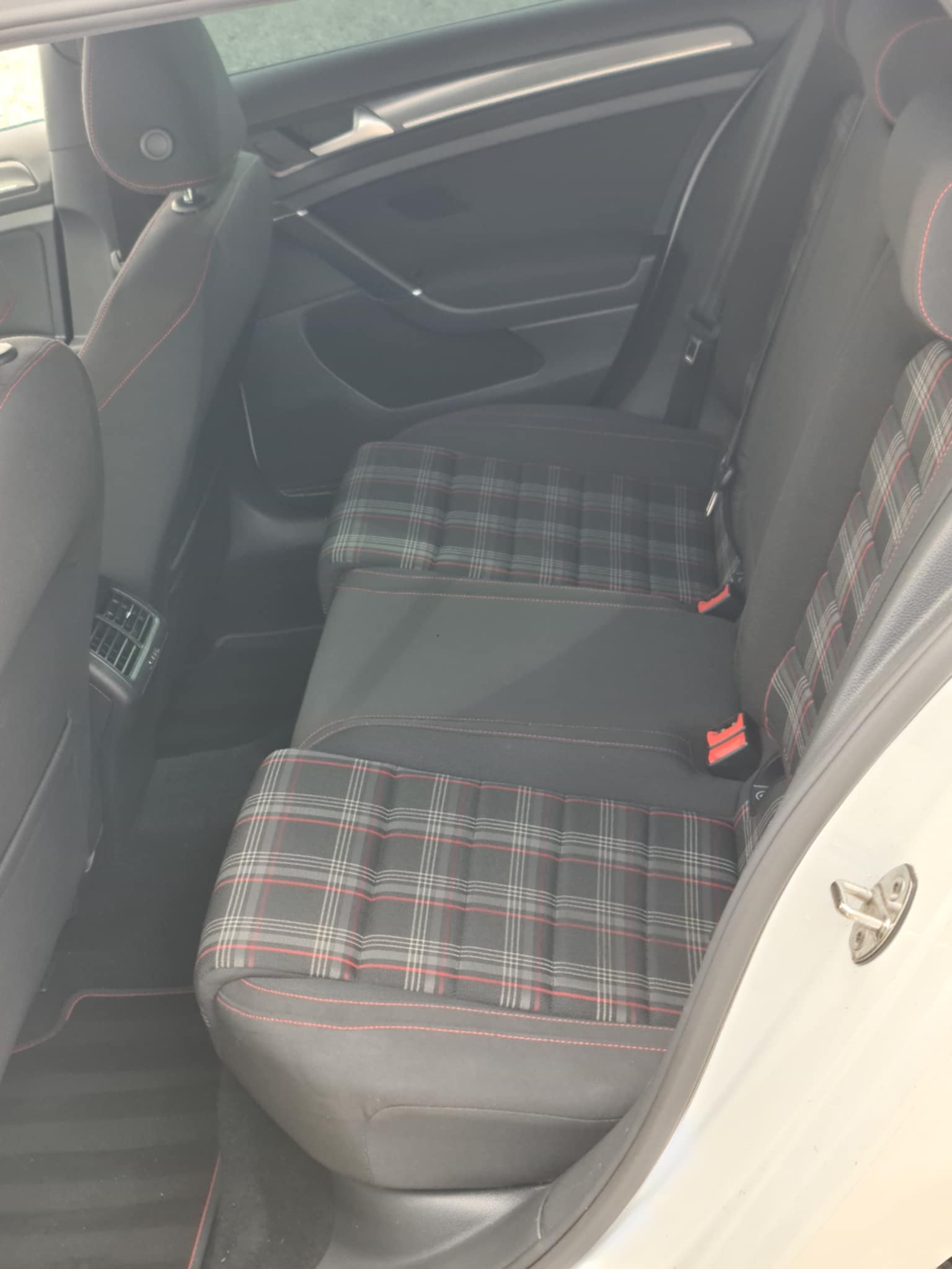 VW Golf 2.0 TSI GTI DSG-image-15