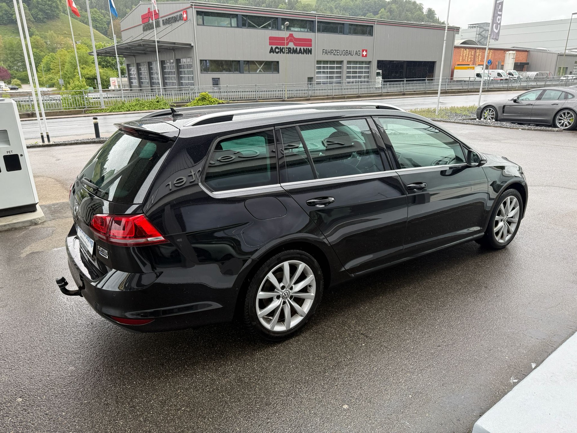 VW Golf Variant 2.0 TDI Highline-image-12