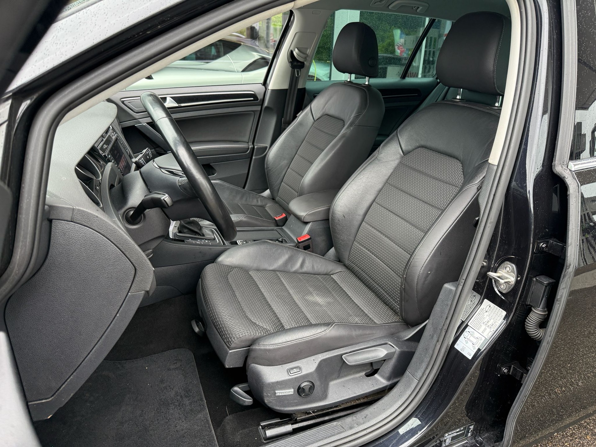 VW Golf Variant 2.0 TDI Highline-image-19