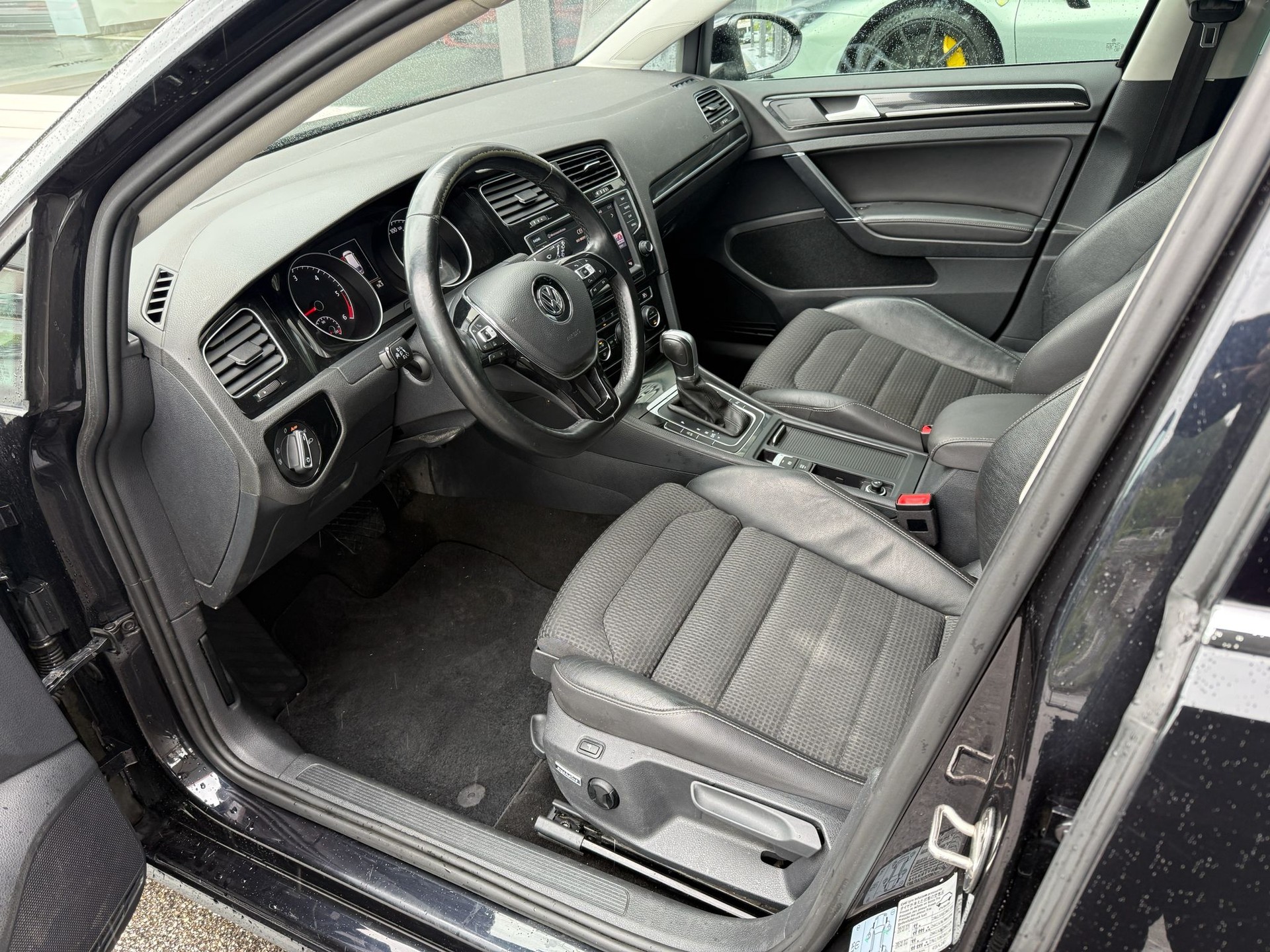 VW Golf Variant 2.0 TDI Highline-image-15