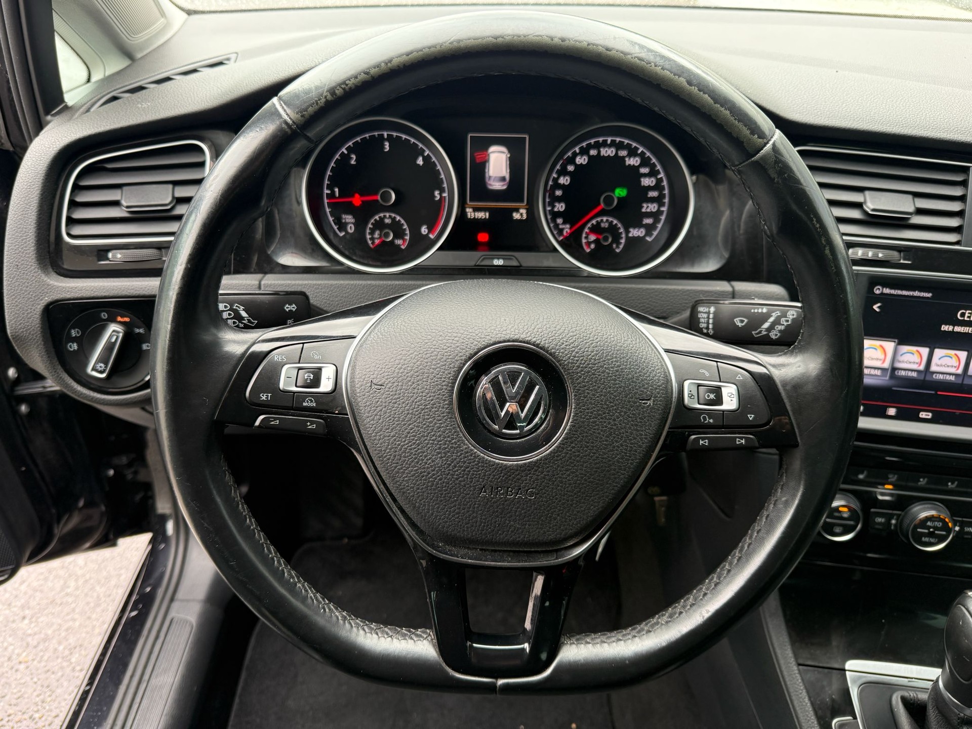 VW Golf Variant 2.0 TDI Highline-image-13