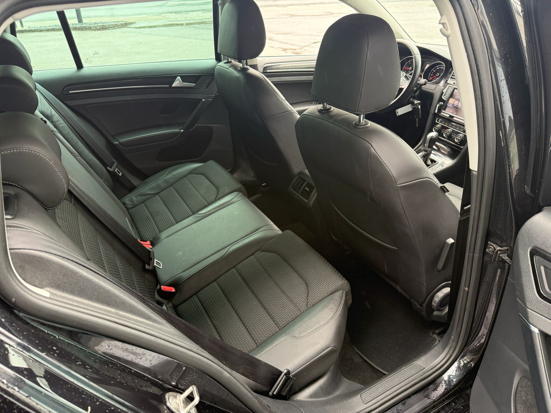 VW Golf Variant 2.0 TDI Highline-image-23