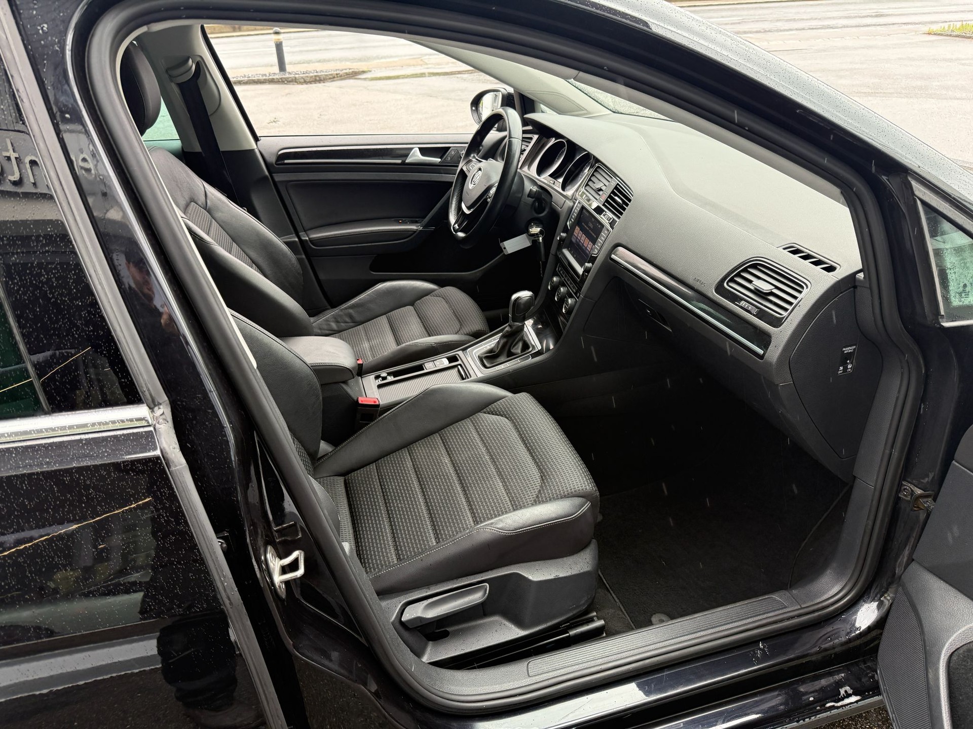VW Golf Variant 2.0 TDI Highline-image-21