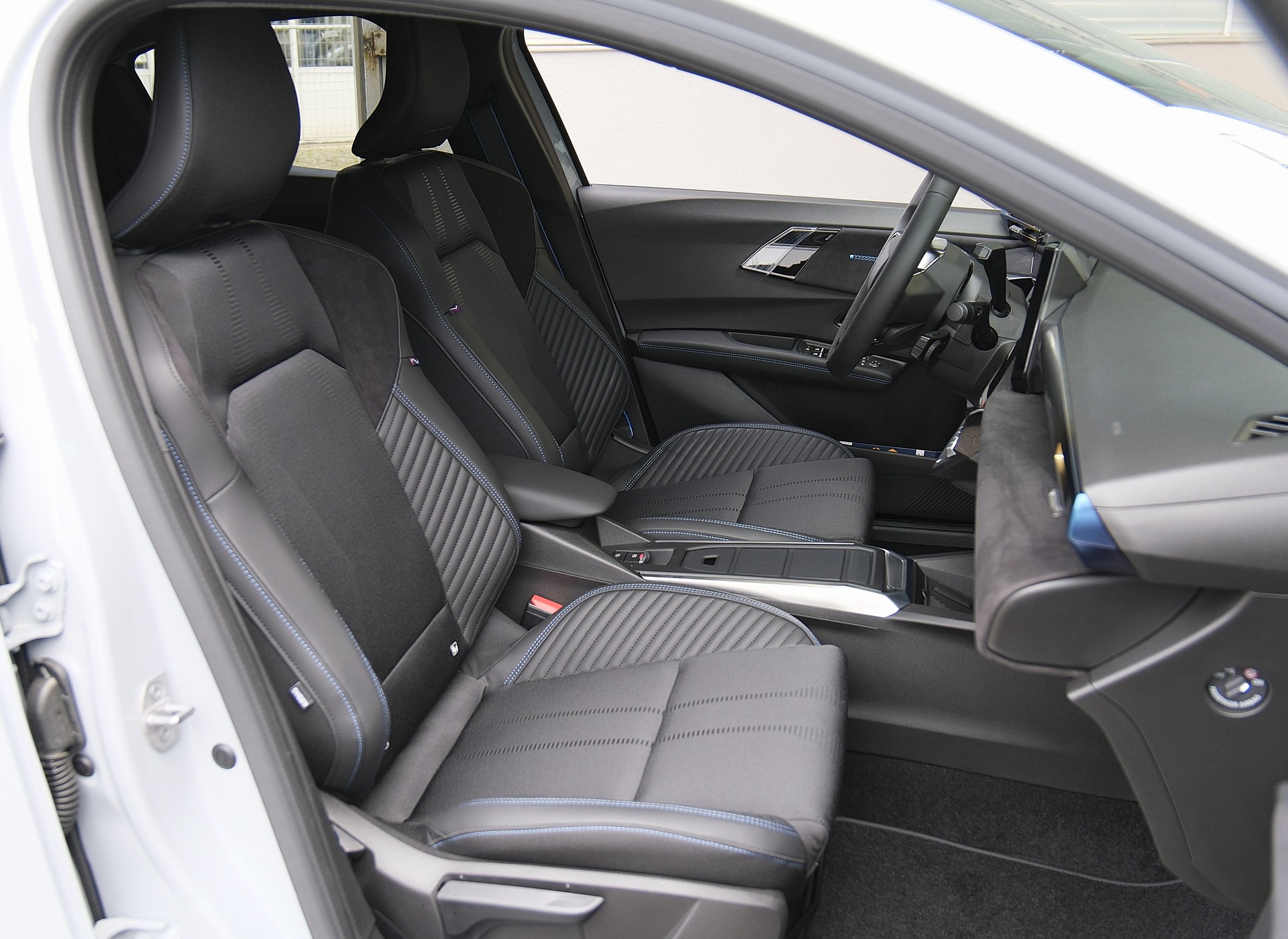 RENAULT Clio 1.8 E-Tech Esprit Alpine-image-17